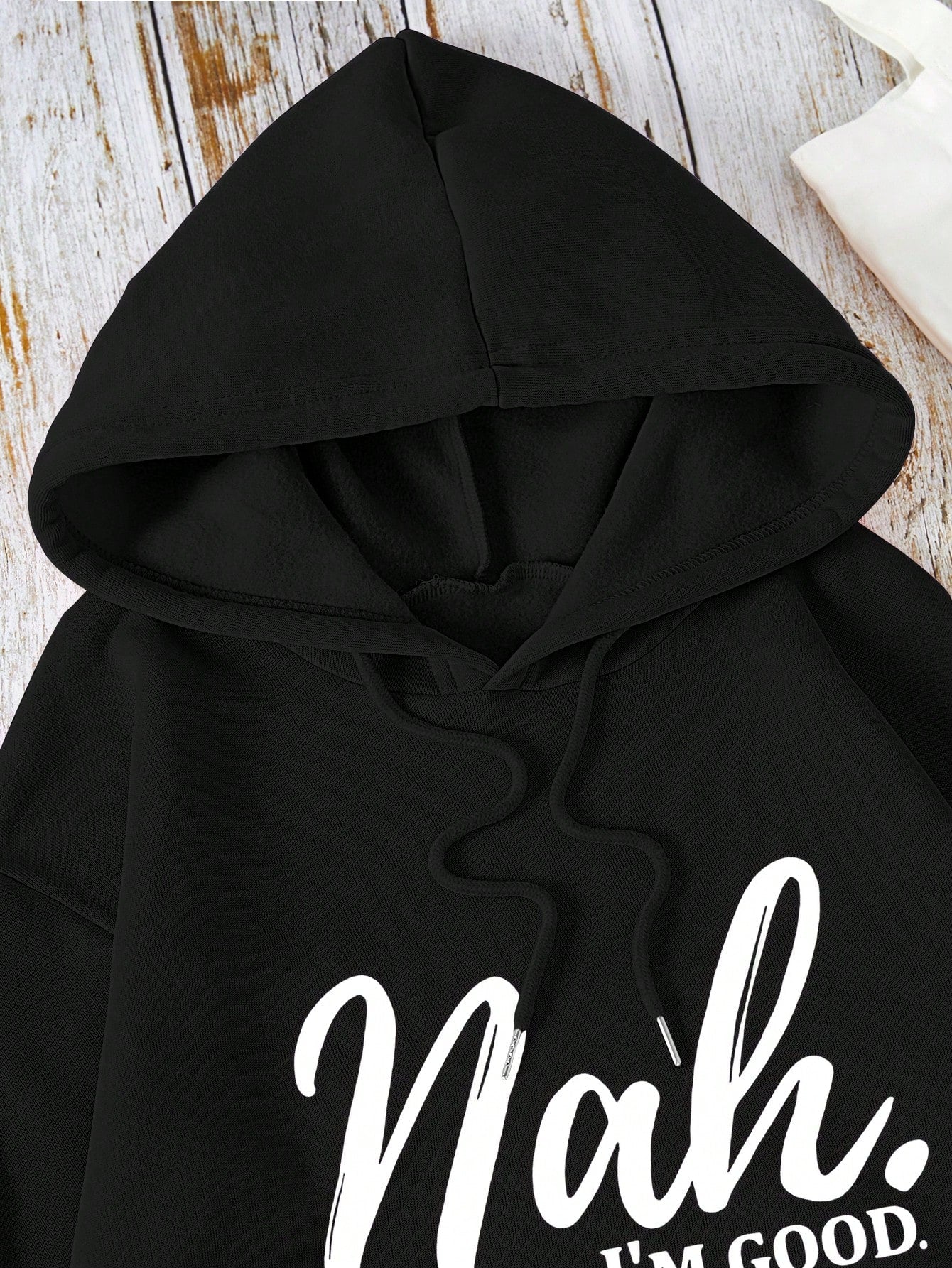 Lune capucha termica con estampado de letra con bolsillo de canguro con cordon