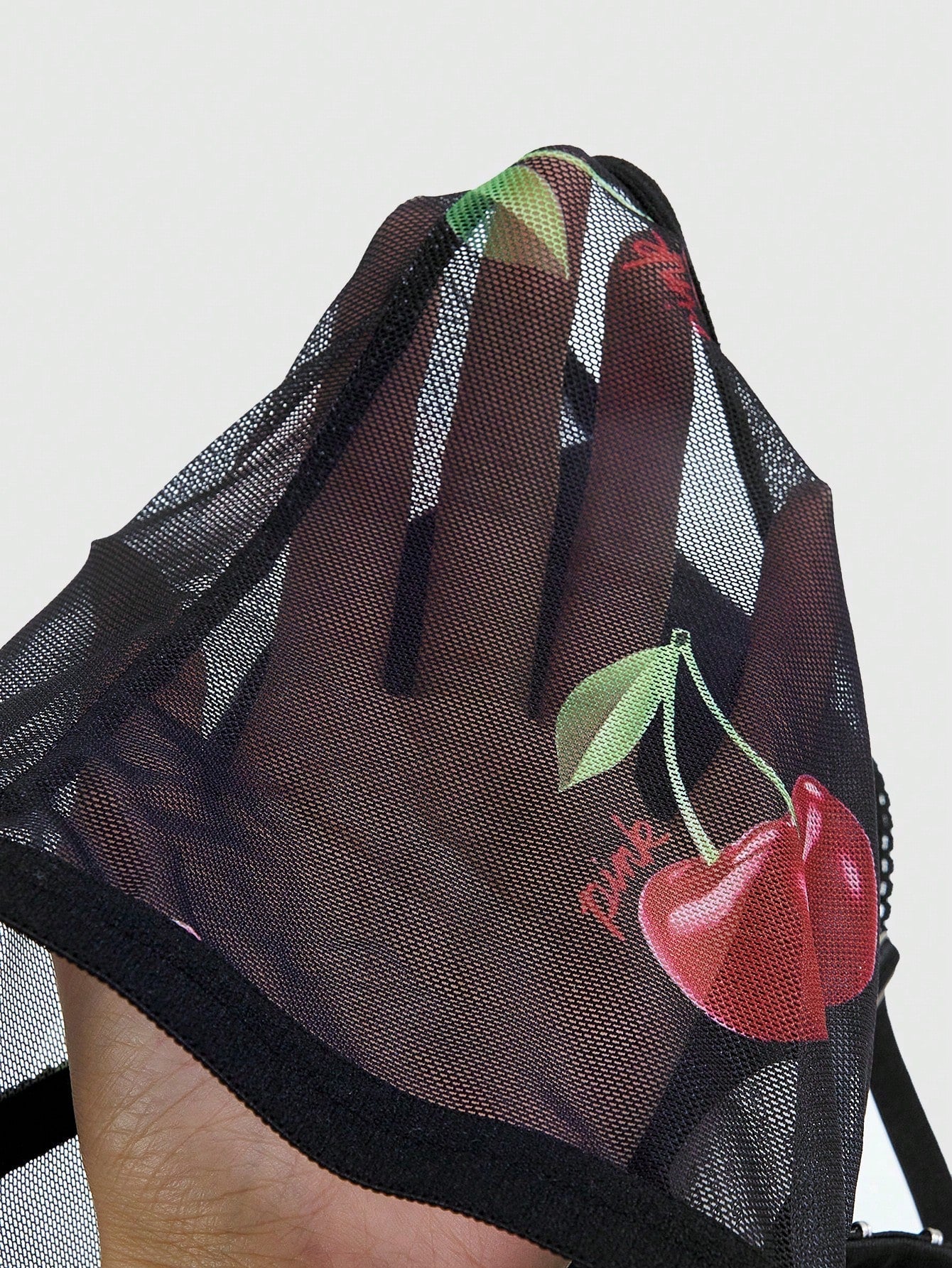 Conjunto De Tangas Y Brasier Con Aros De Malla Color Cereza