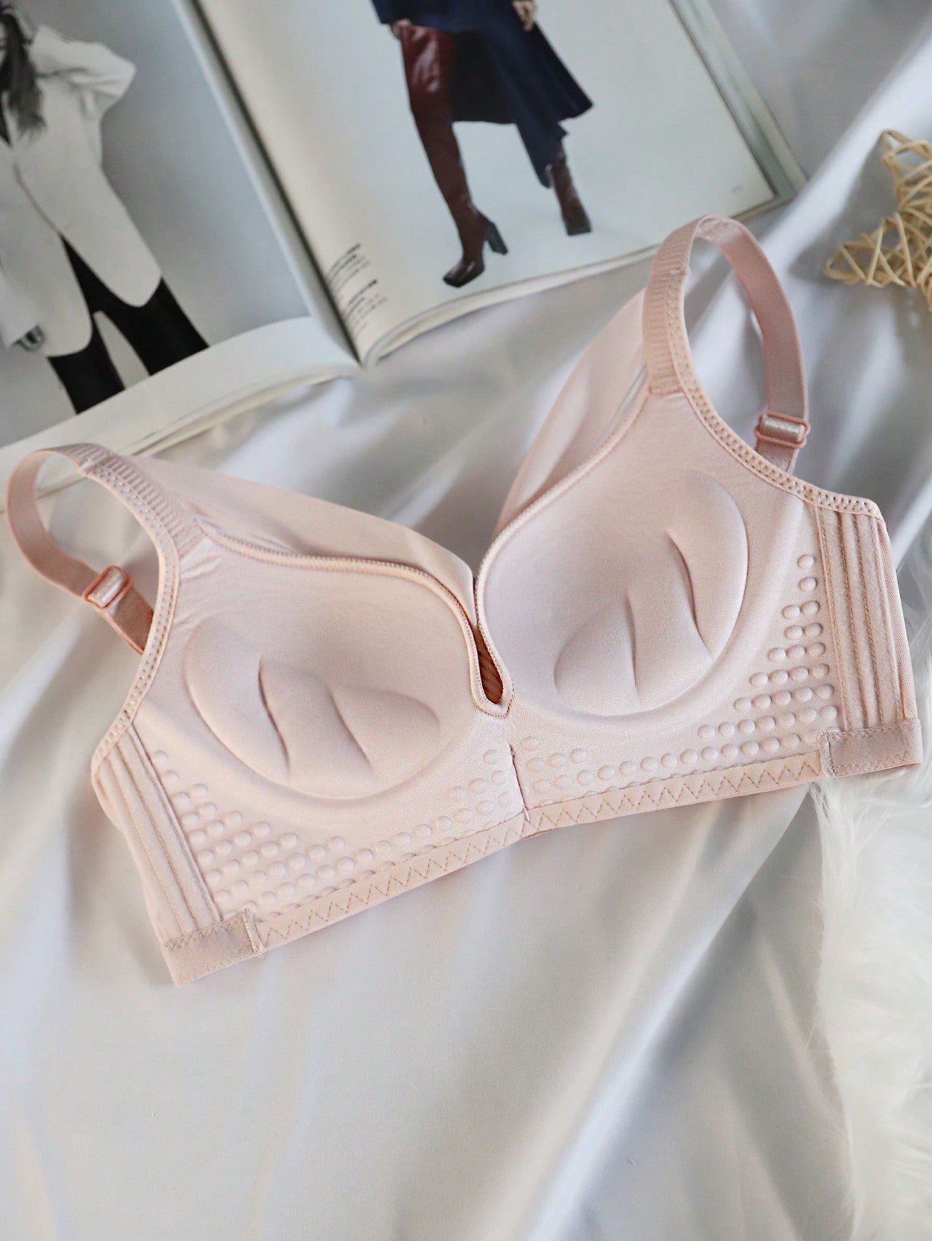 Sencillo Bra Ajustable de Primavera/Verano sin Alambrar con Soporte Lateral y Push-Up, Bottom Gruesa y Parte Superior Delgada, Cierre de Hebilla de Cuatro Filas, Anti-Caida y Anti-Bultos Laterales