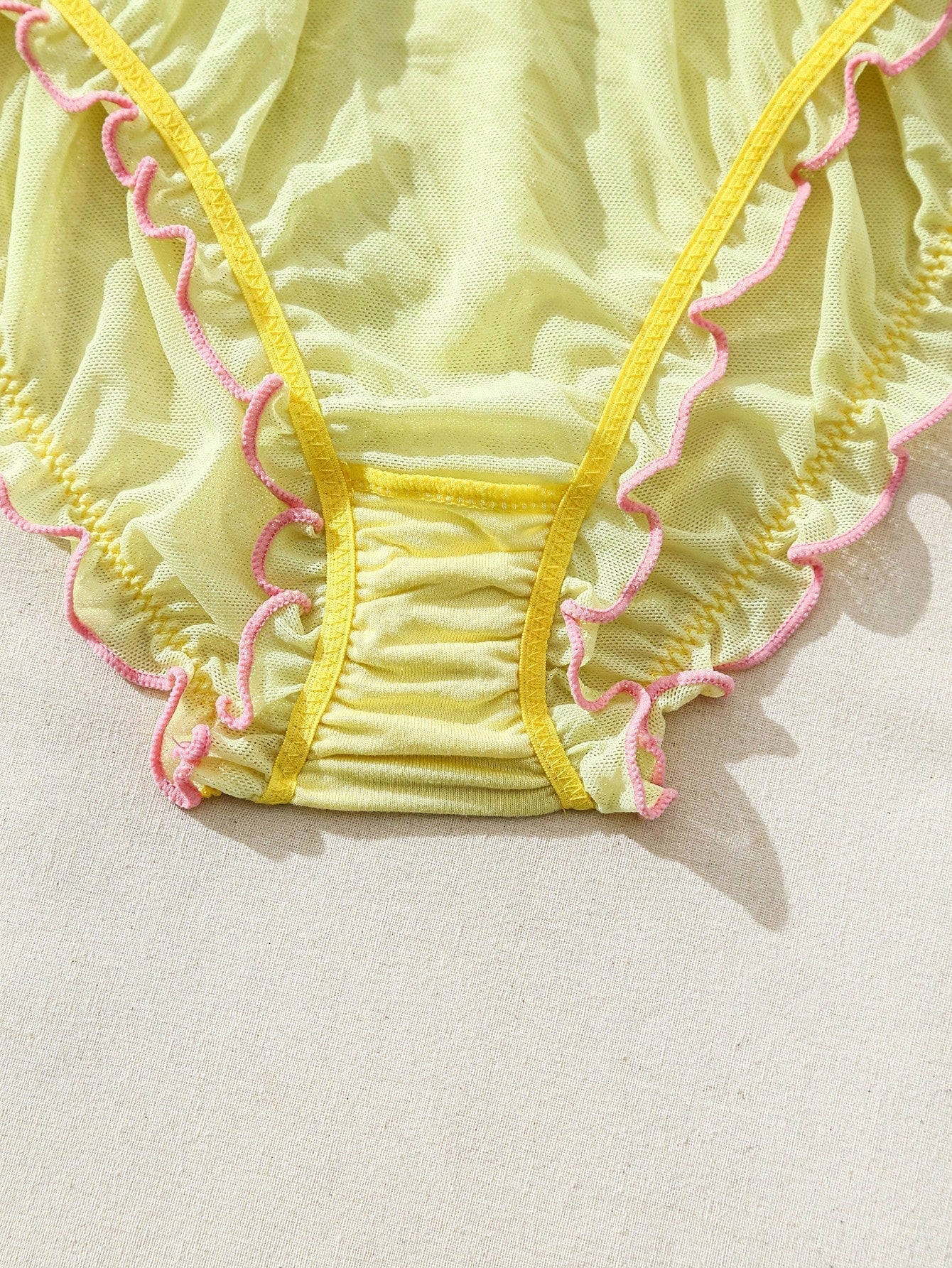 Conjunto de ropa interior de mujer de malla de encaje con diseno de empalme