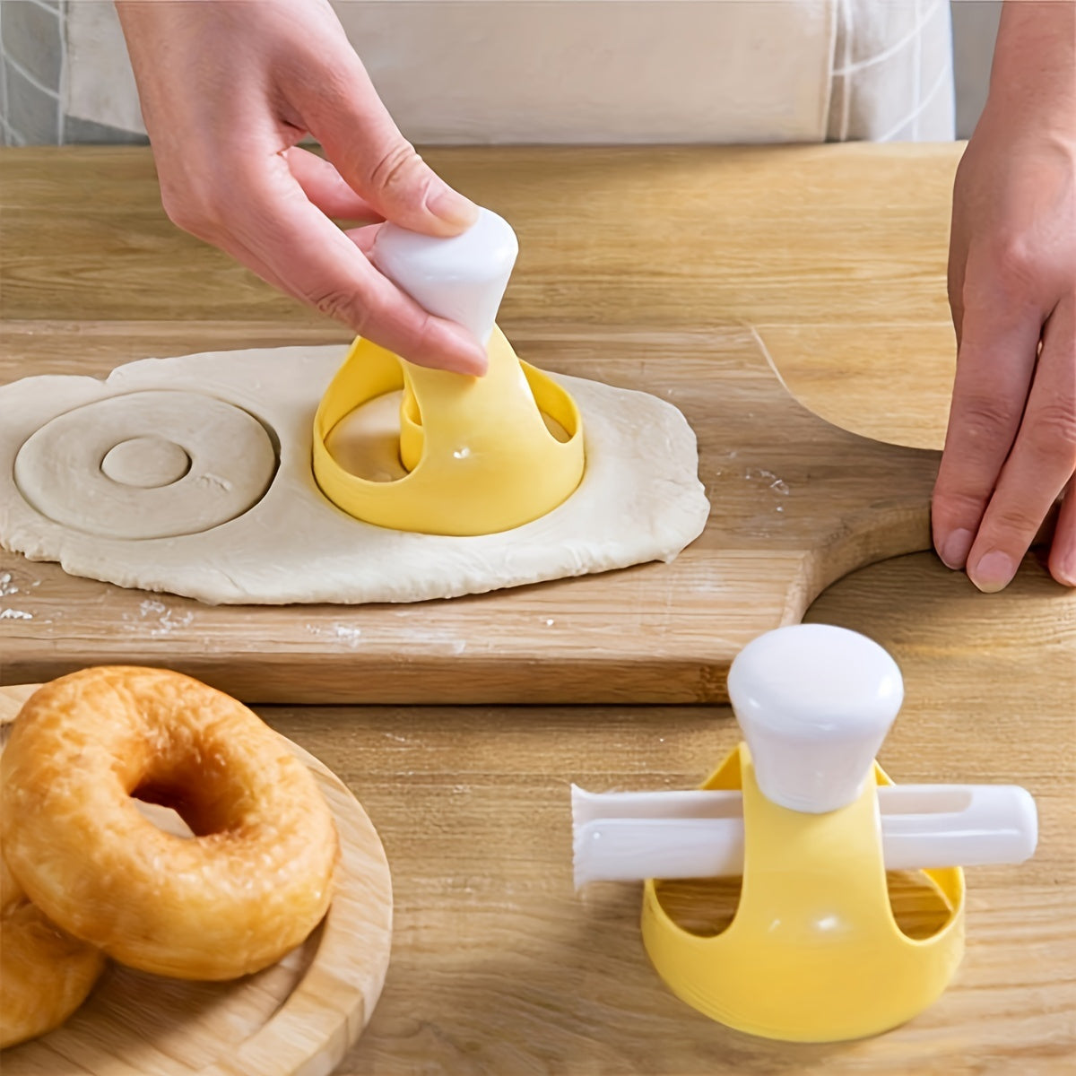 2 piezas de kit de fabricación de donas DIY: molde de cortador de donas de plástico no adherente de PP con cuchara y tenazas - fabricante de donas fácil de usar para cocinas de hogar y RV, perfecto para hornear, dispensar batería y actividades culinarias