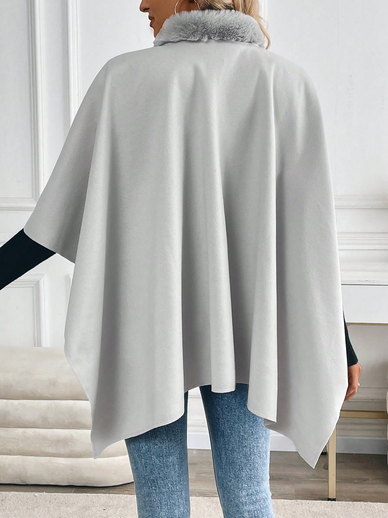 Prive abrigo tipo poncho suelto de mezcla de lana con cuello de piel