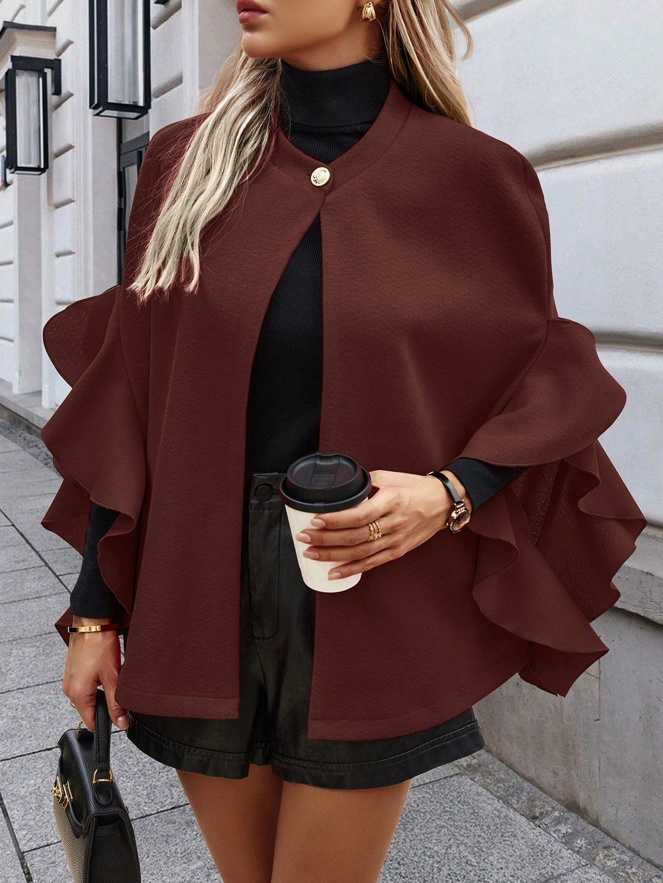 Clasi abrigo elegante de mujer con parches de un solo boton y ribete de volantes en unicolor para otono/invierno