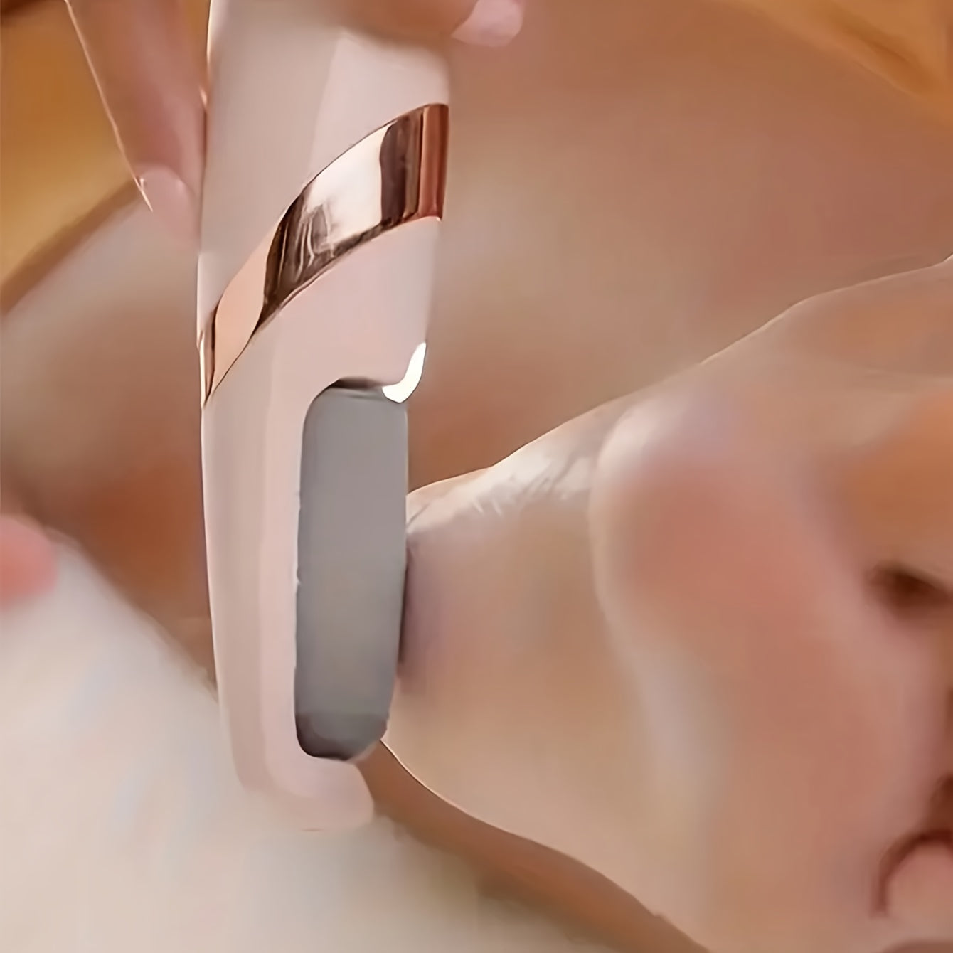 Amoladora Eléctrica para Pies - Dispositivo de Pedicura con Motor Potente y Batería de Litio Duradera, Portátil y Compacta - Sin Necesidad de Alcohol, Herramientas de Uñas para Hombres y Mujeres, Diseño Elegante, Construcción en Plástico