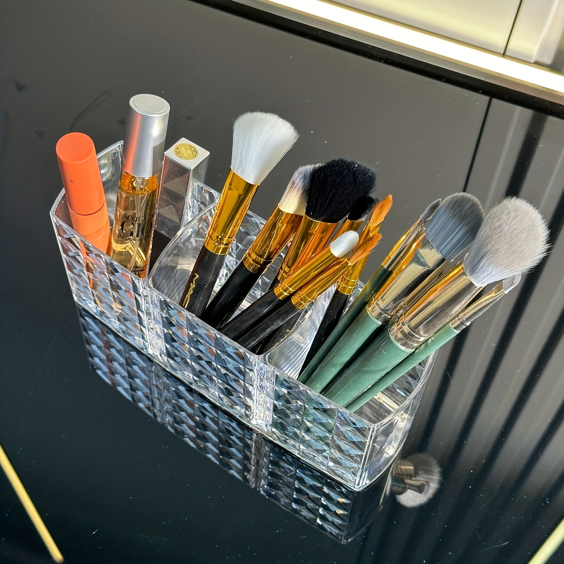 1pc Soporte de cepillo de maquillaje de acrílico de lujo - Organizador de cosméticos de 3 compartimentos, estuche de exhibición de mostrador, plástico ligero, no requiere energía, solución de almacenamiento independiente y elegante