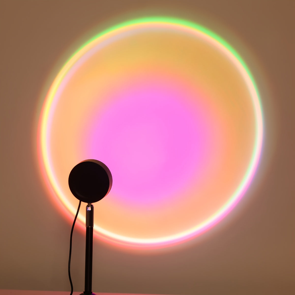 1pc Lámpara de Proyección de Puesta de Sol USB Creativa y Moderna, Proyector de Luz Arcoíris Romántico, Adecuado para Decoración de Dormitorio y Sala de Estar, Brillo Ajustable, Muy adecuada como lámpara de mesa del dormitorio, fondo fotográfico, creando