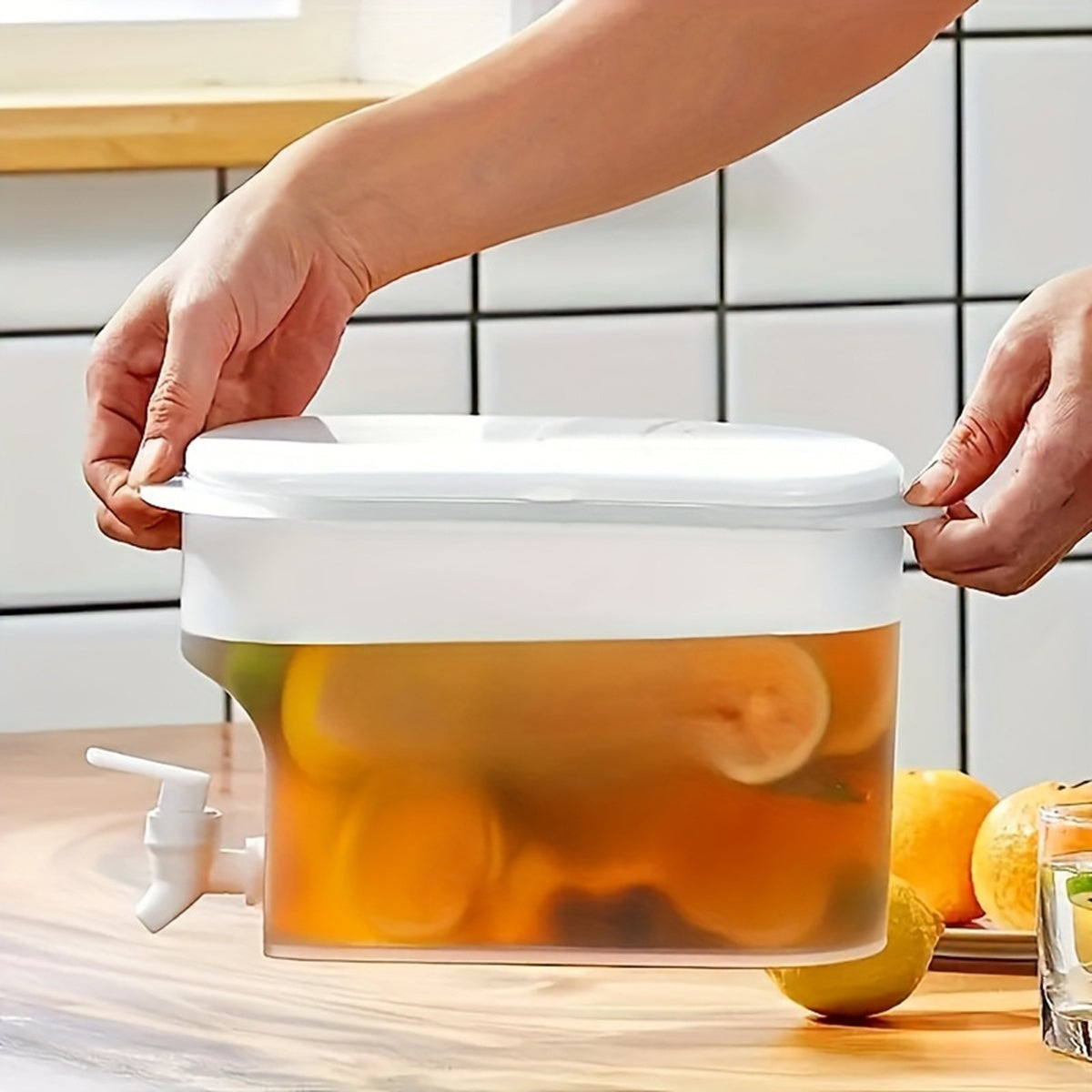1 pieza, 2.90 litros/102 onzas, gran capacidad, jarra de agua para refrigerador, con pico, hecha de material PP, adecuada para agua fría, jugo, té y café helado - a menos que sea una herramienta pequeña.