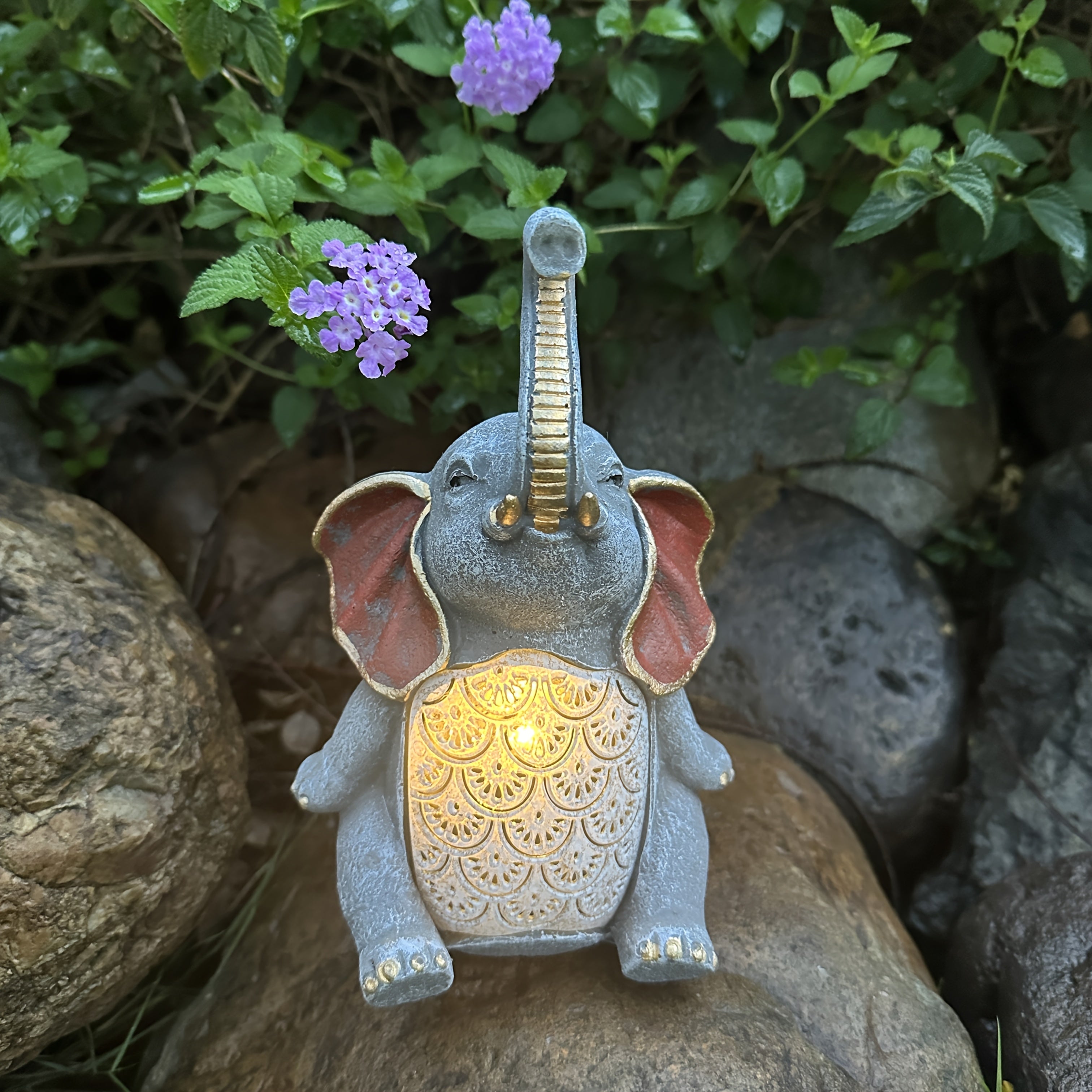 1 pieza de luz de jardín de elefante XXOASIS con energía solar, estatua de resina con orejas y trompa rojas, IP44, resistente al agua, para exteriores, decoración de paisajes, jardines, patios, jardines - Ideal para regalos de cumpleaños, Día de San Vale