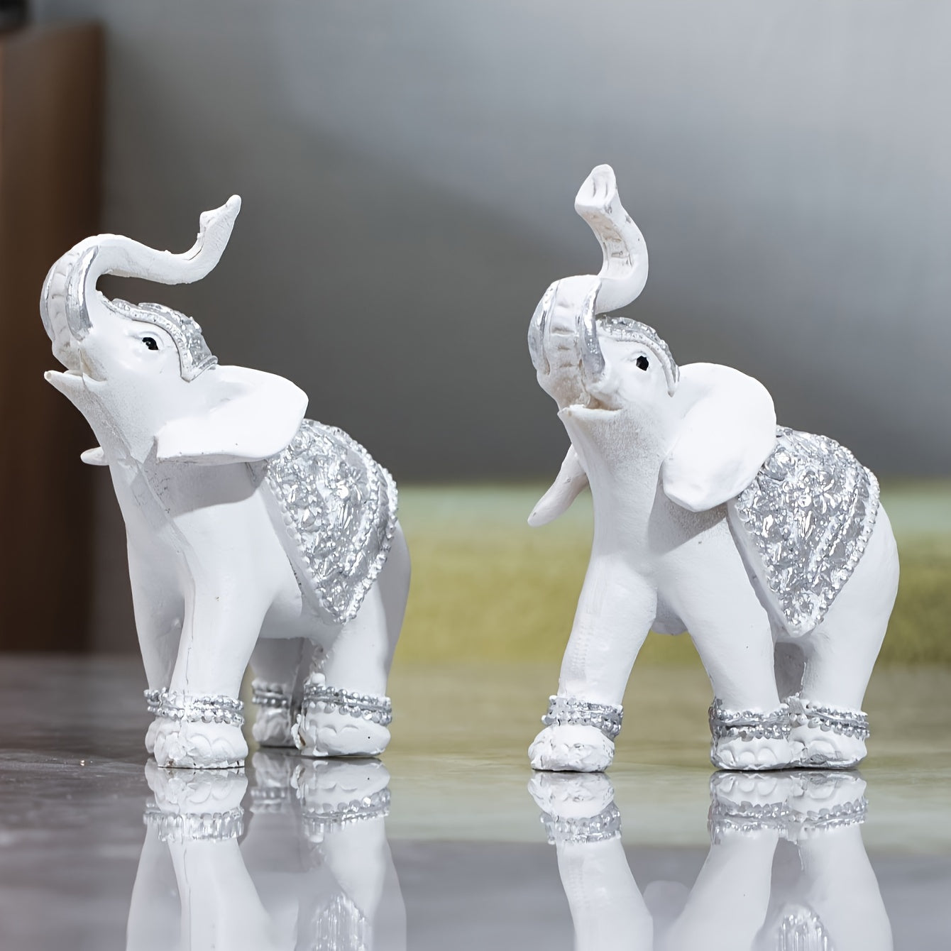 2 piezas Estatuas de elefante de resina, Figuritas de tema animal alfabético, Decoración versátil para interior y exterior para hogar, oficina, hotel, Ideal para Navidad, Halloween, Pascua, Janucá, Acción de Gracias