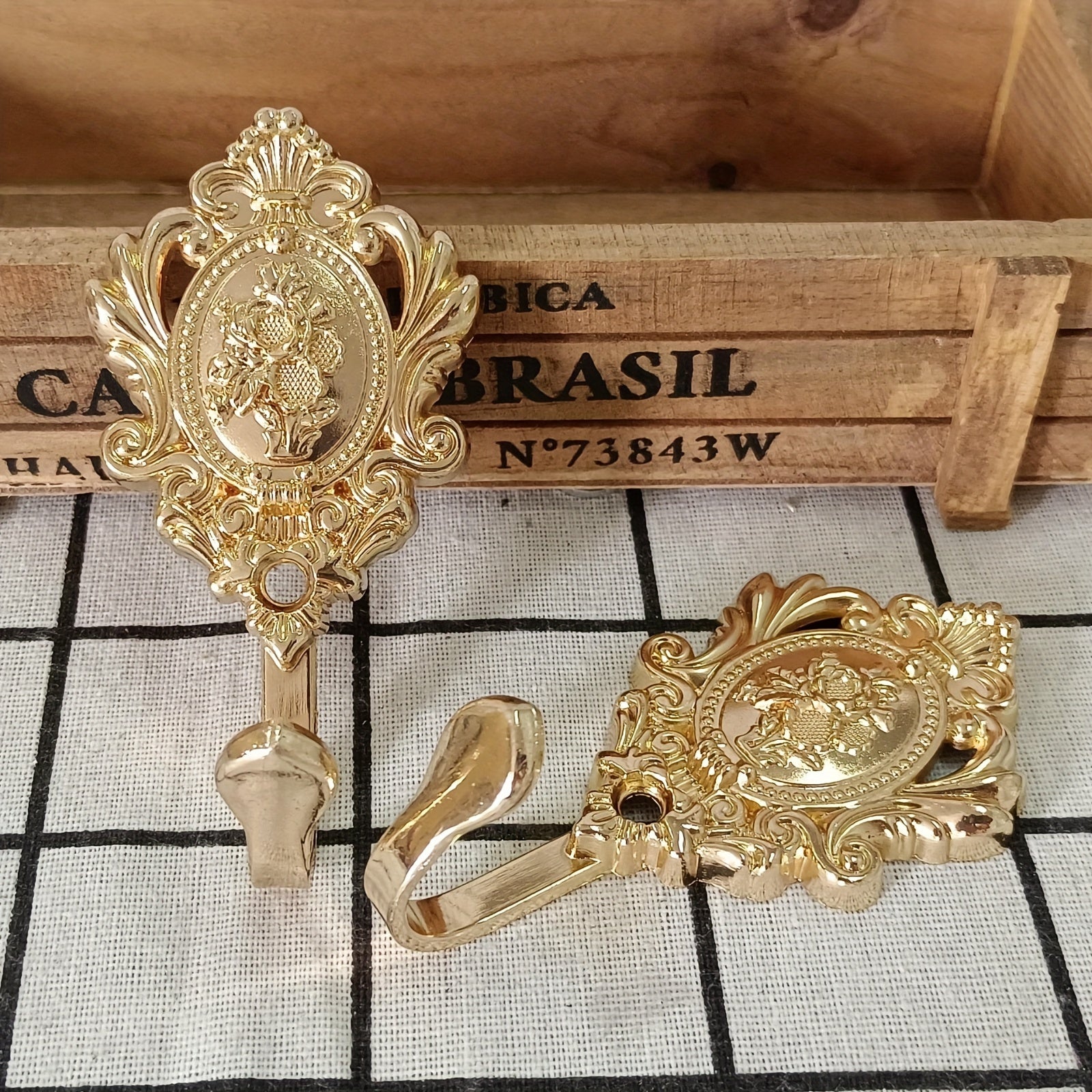 2pcs Gancho Retro de Lujo Ligero, Colgador Metálico Antioxidante Montado en la Pared, Gancho Multifuncional para Colgar Ropa, Toalla y Bata, Accesorios de Baño, Decoración del Hogar