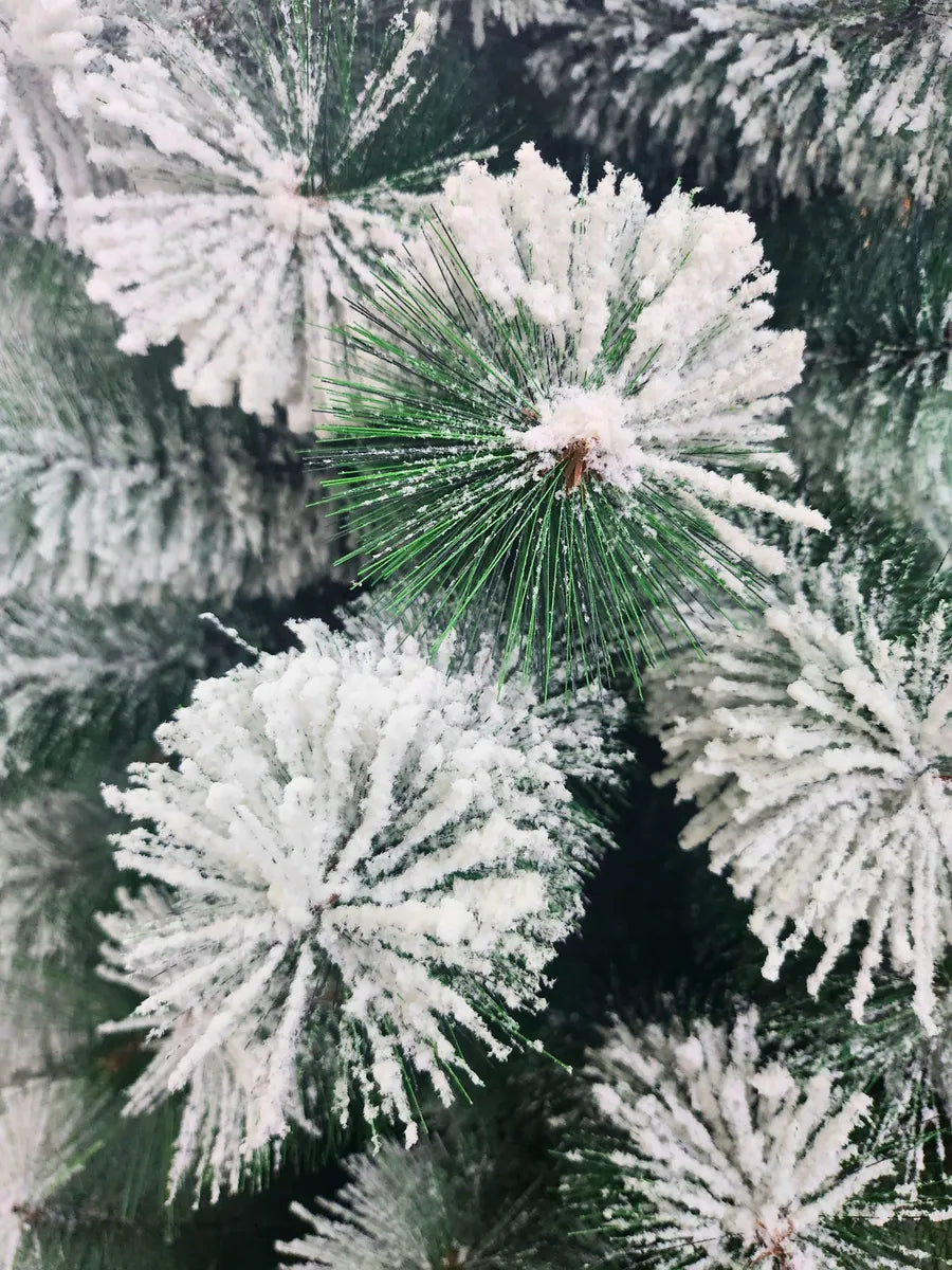 Árbol De Navidad Pino Nevado 2.10 Metros Verde
