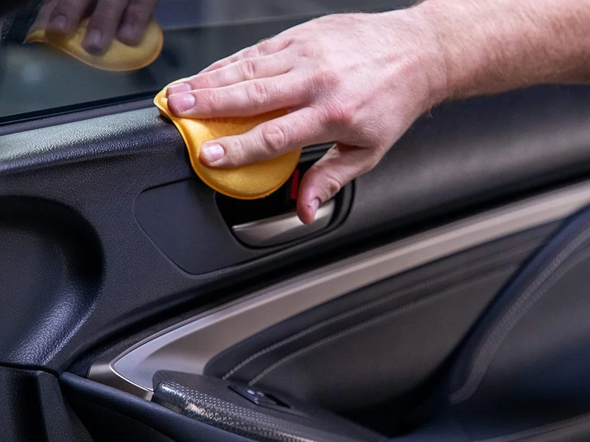 Meguiar´s Ultimate Protectant - Restaurador Partes Negras