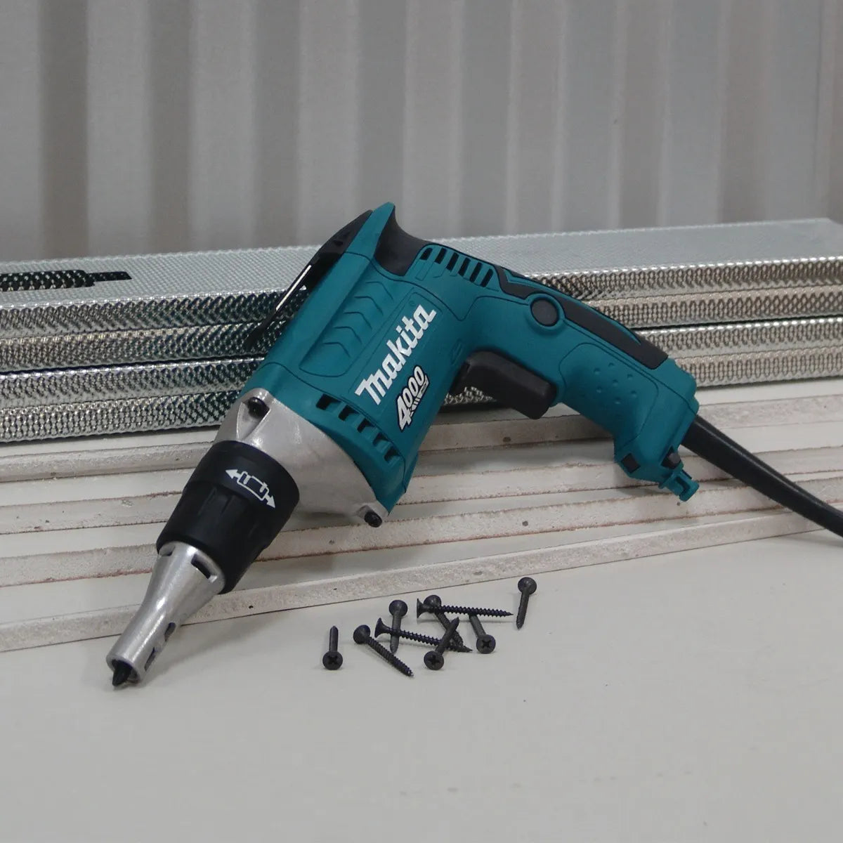 Destornillador eléctrico Makita FS4200 turquesa
