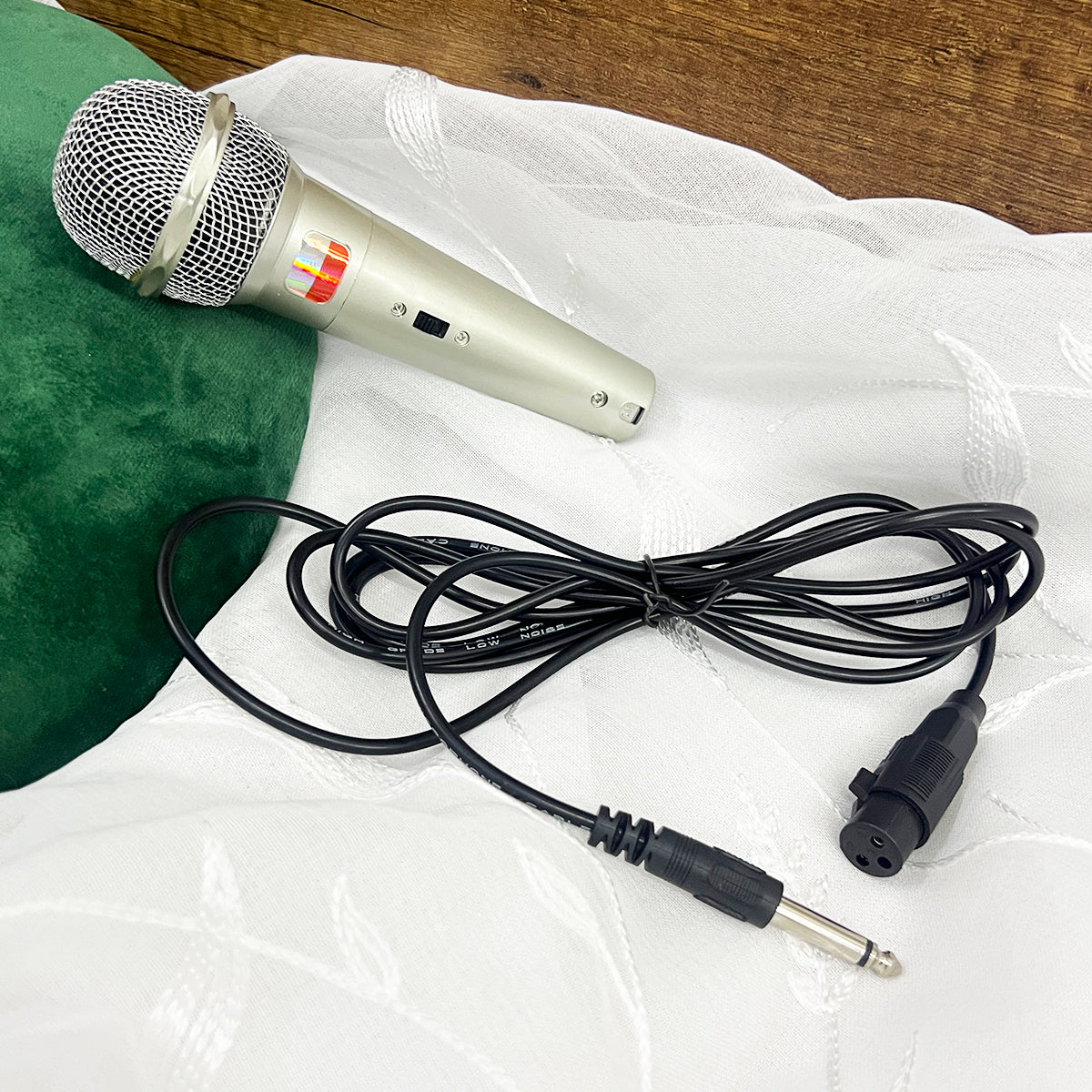Micrófono Alámbrico Profesional Dinámico karaoke DM-401