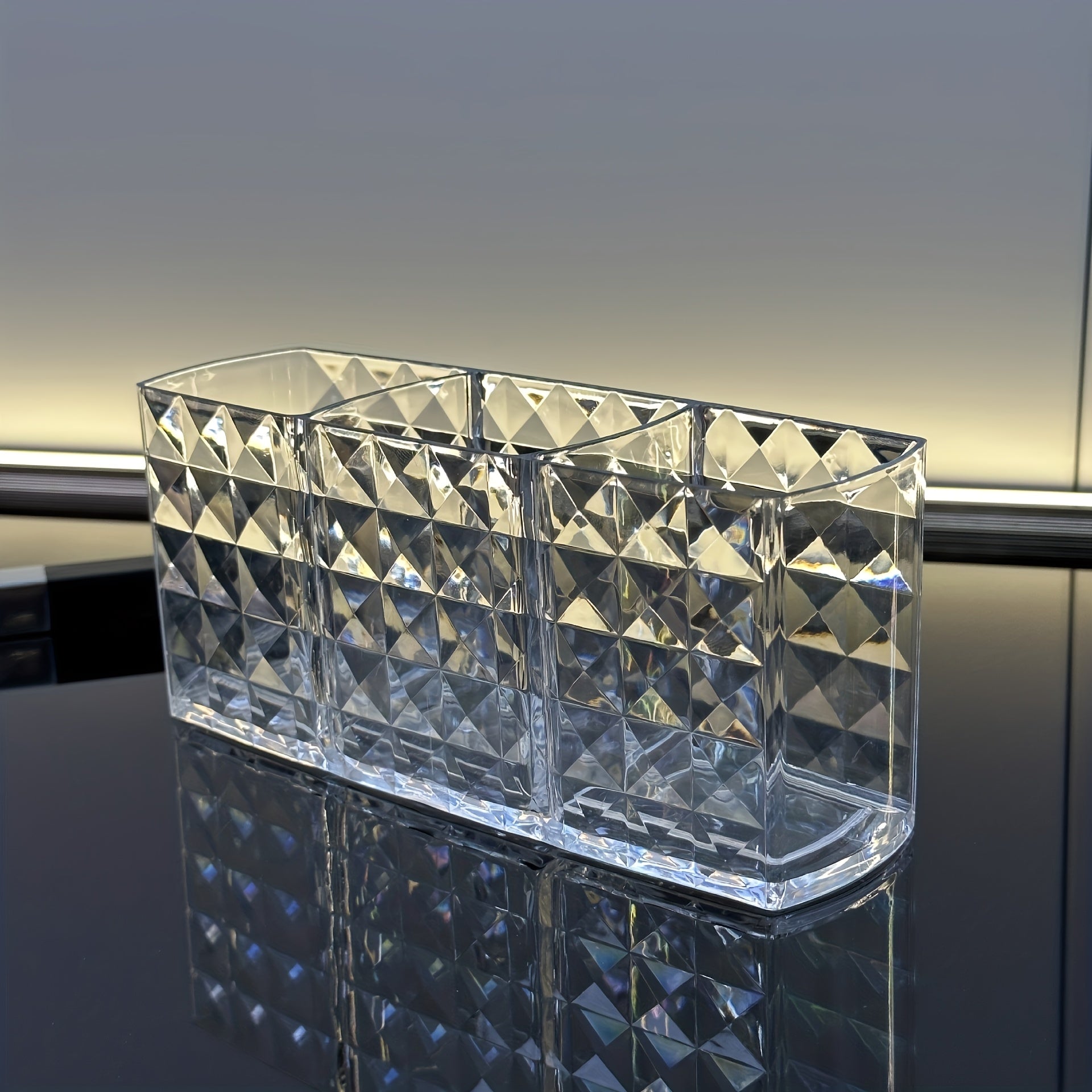 1pc Soporte de cepillo de maquillaje de acrílico de lujo - Organizador de cosméticos de 3 compartimentos, estuche de exhibición de mostrador, plástico ligero, no requiere energía, solución de almacenamiento independiente y elegante