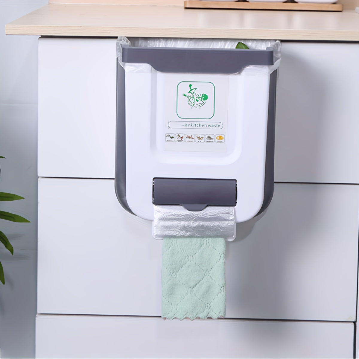 1pc Cubo de Basura Colgante Grande Plegable para Puertas de Armarios de Cocina - Ahorra Espacio, Cesta de Residuos Montada en la Pared en Blanco y Gris con Función de Clasificación Creativa, No Requiere Electricidad, Cubo de Basura para Puerta de Armario