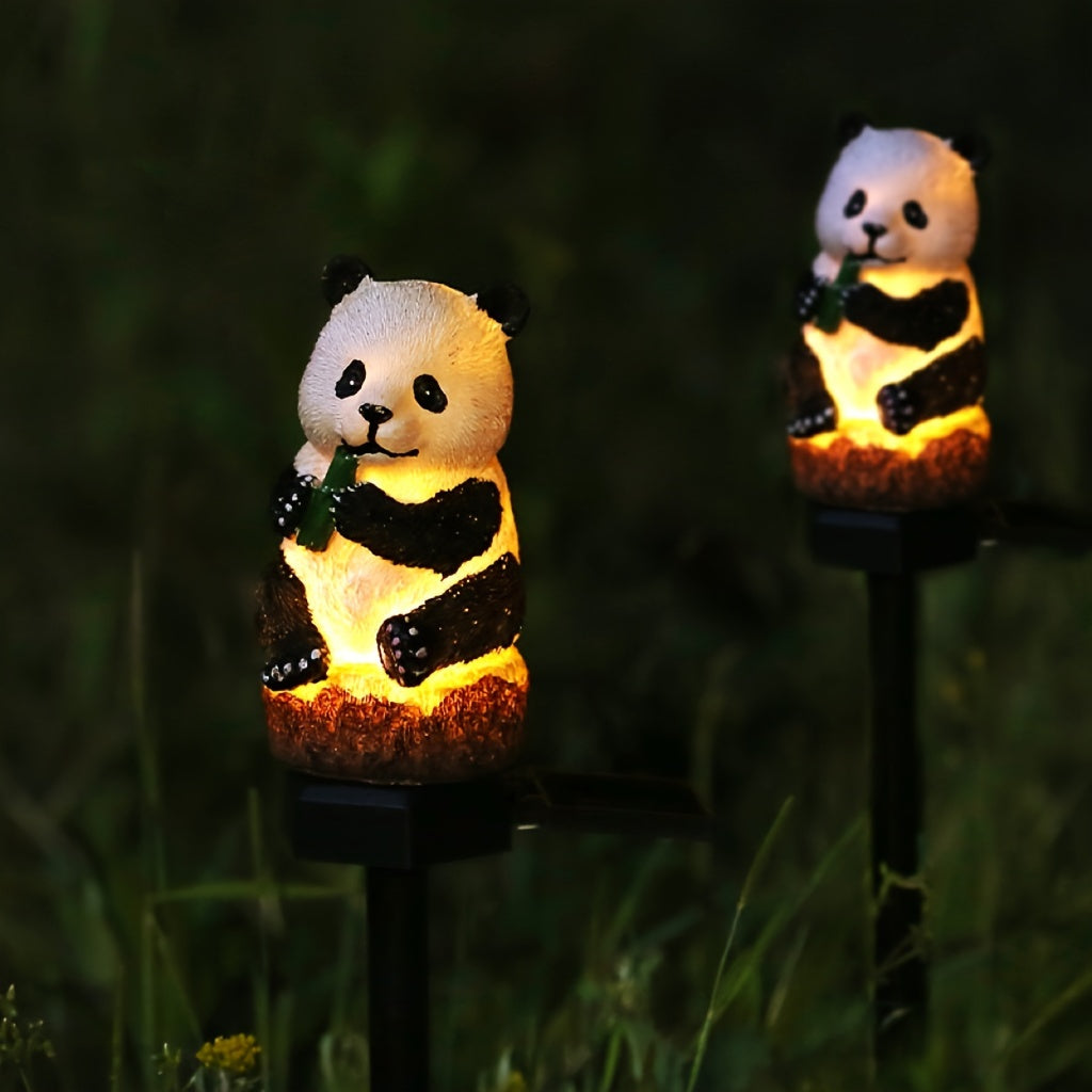Luz de Jardín LED con Energía Solar y Forma de Panda | Lámpara Decorativa para Caminos Exteriores de Resina | Diseño Desmontable Cargado por Sol de Alta Calidad | Ideal para Iluminación de Patio y Césped | Encantadora Estatua de Panda Comiendo Bambú | Il