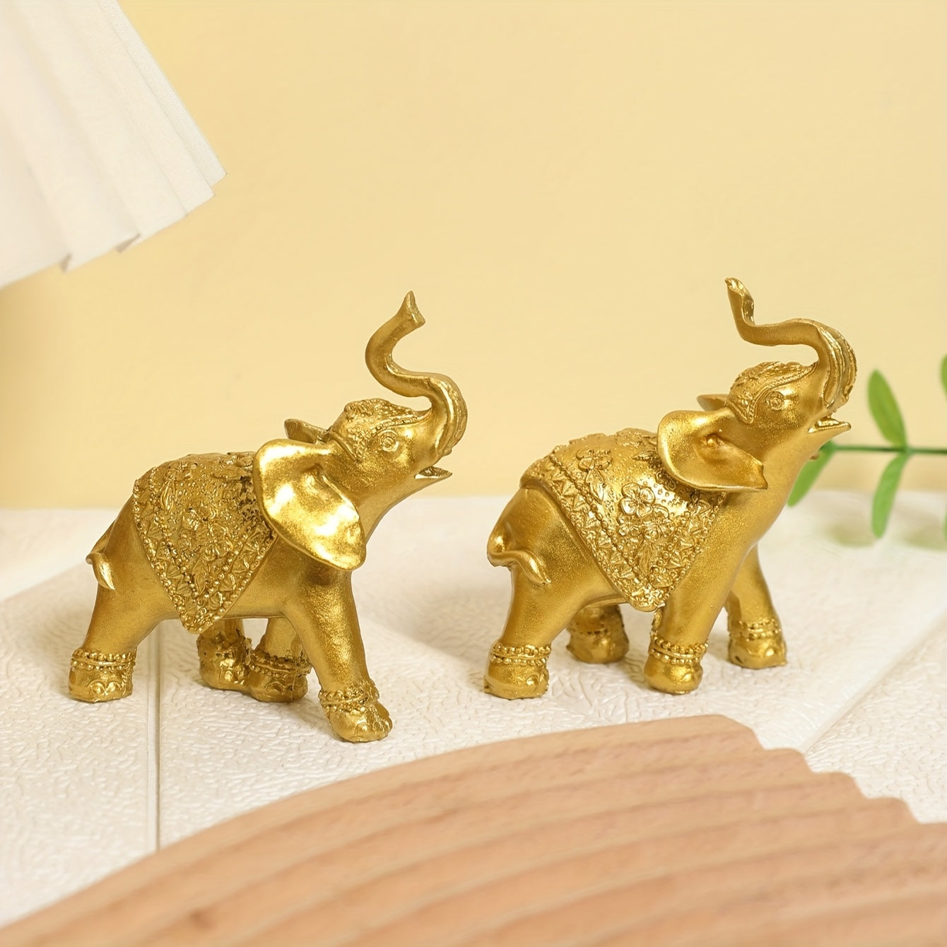 2 piezas Estatuas de elefante de resina, Figuritas de tema animal alfabético, Decoración versátil para interior y exterior para hogar, oficina, hotel, Ideal para Navidad, Halloween, Pascua, Janucá, Acción de Gracias