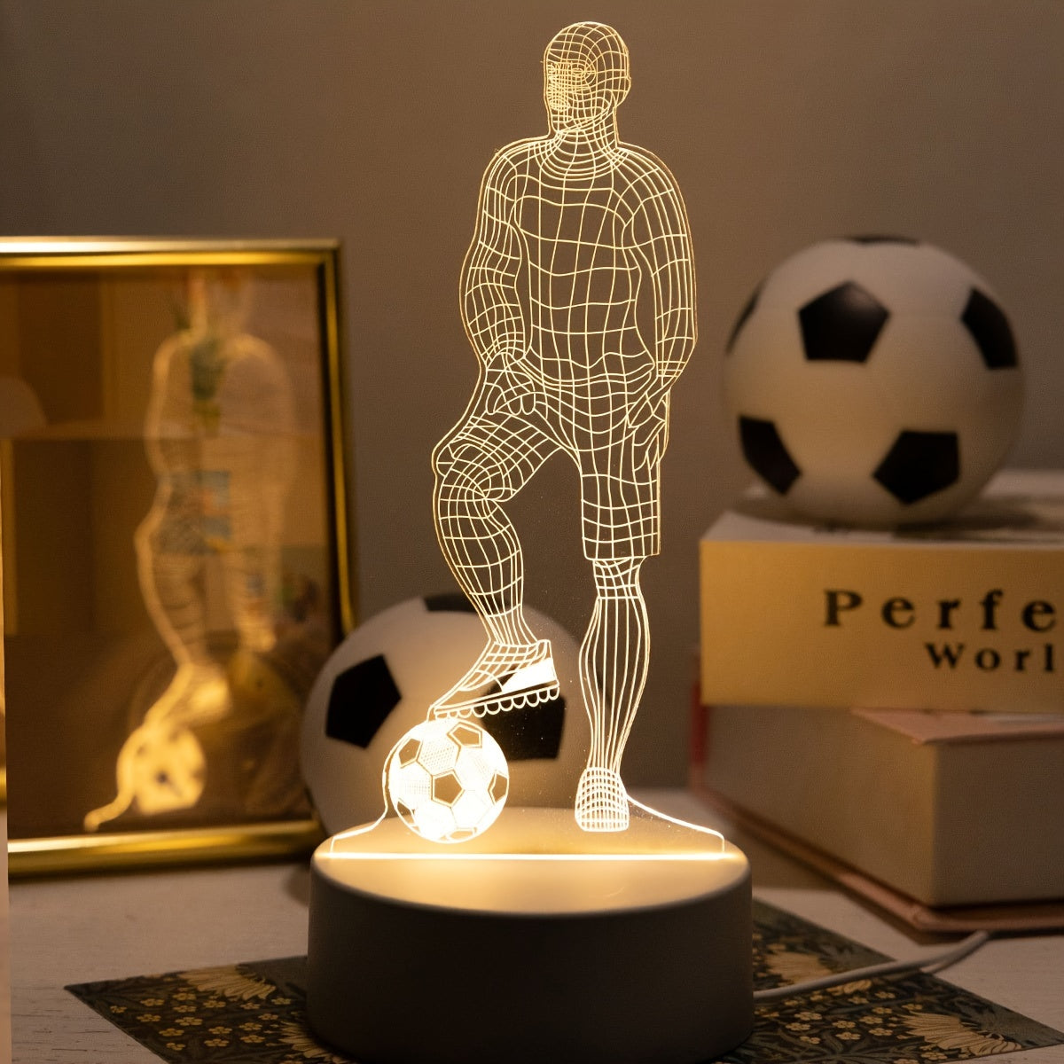 [Lámpara LED 3D con Fútbol] Lámpara de Mesa LED Acrílica con Jugador de Fútbol 3D Alimentada por USB - Lámpara de Pie con Temática Deportiva para Sala de Estar, Decoración de Mesita de Noche - No Requiere Batería