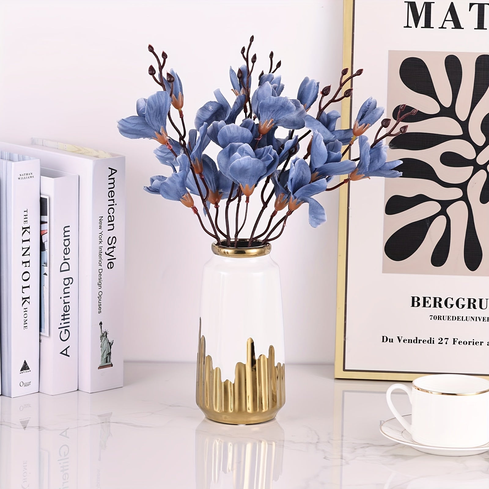 Jarrón de cerámica minimalista moderno con un lujoso baño dorado, perfecto para la decoración del hogar y arreglos florales en la sala de estar.