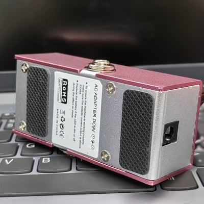 Procesador de Efectos para Pedal de Guitarra 1-Slot - Diseño Compacto, Alimentación USB (9V DC), Controles con Perillas para Guitarra Eléctrica, Bajo y Teclado - Sonidos Vintage Rock, Psicodélicos y Grunge - Pedal Rosa Intenso para Shows en Vivo y Estudi