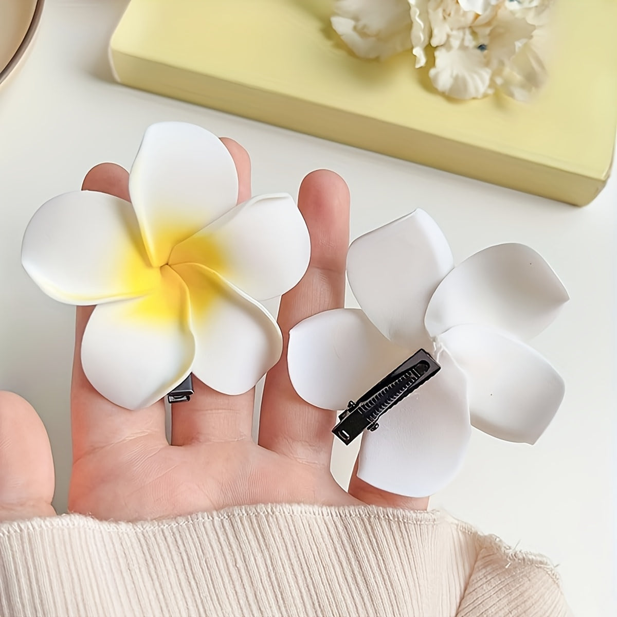 32 piezas de Flores Artificiales para Exteriores - Pétalos de Frangipaní Hawaiano en Colores Mixtos para Decoración de Bodas DIY, Coronas Nupciales y Arreglos Florales Festivos (Halloween, Navidad, Día de la Madre) - Plástico Duradero, Sin Mantenimiento,