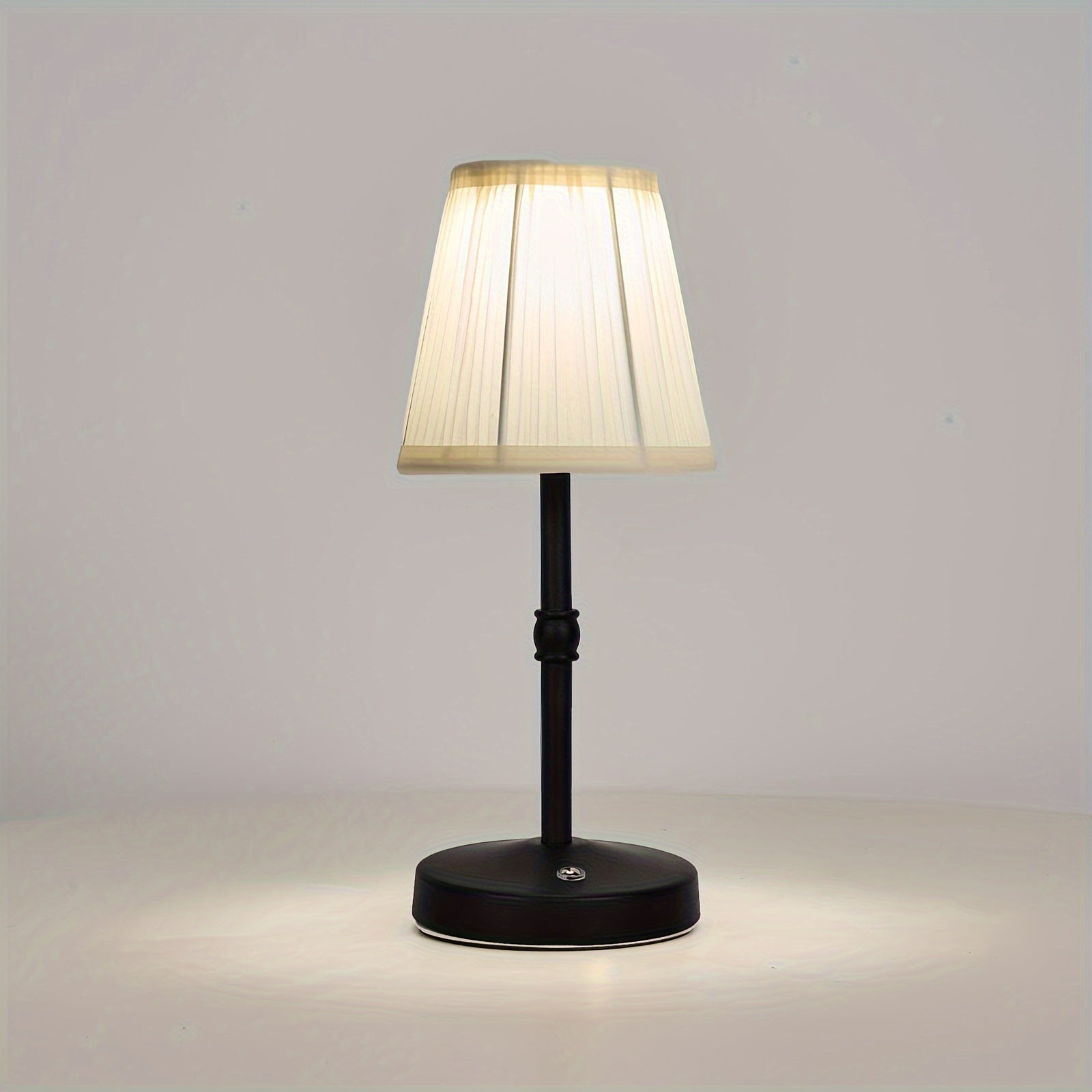 Lámpara de mesa LED inalámbrica con atenuador, batería recargable incorporada, brillo de 2 niveles, lámpara de mesa de patio, lámpara de noche de cabecera, luz ambiental para restaurantes, latón antiguo