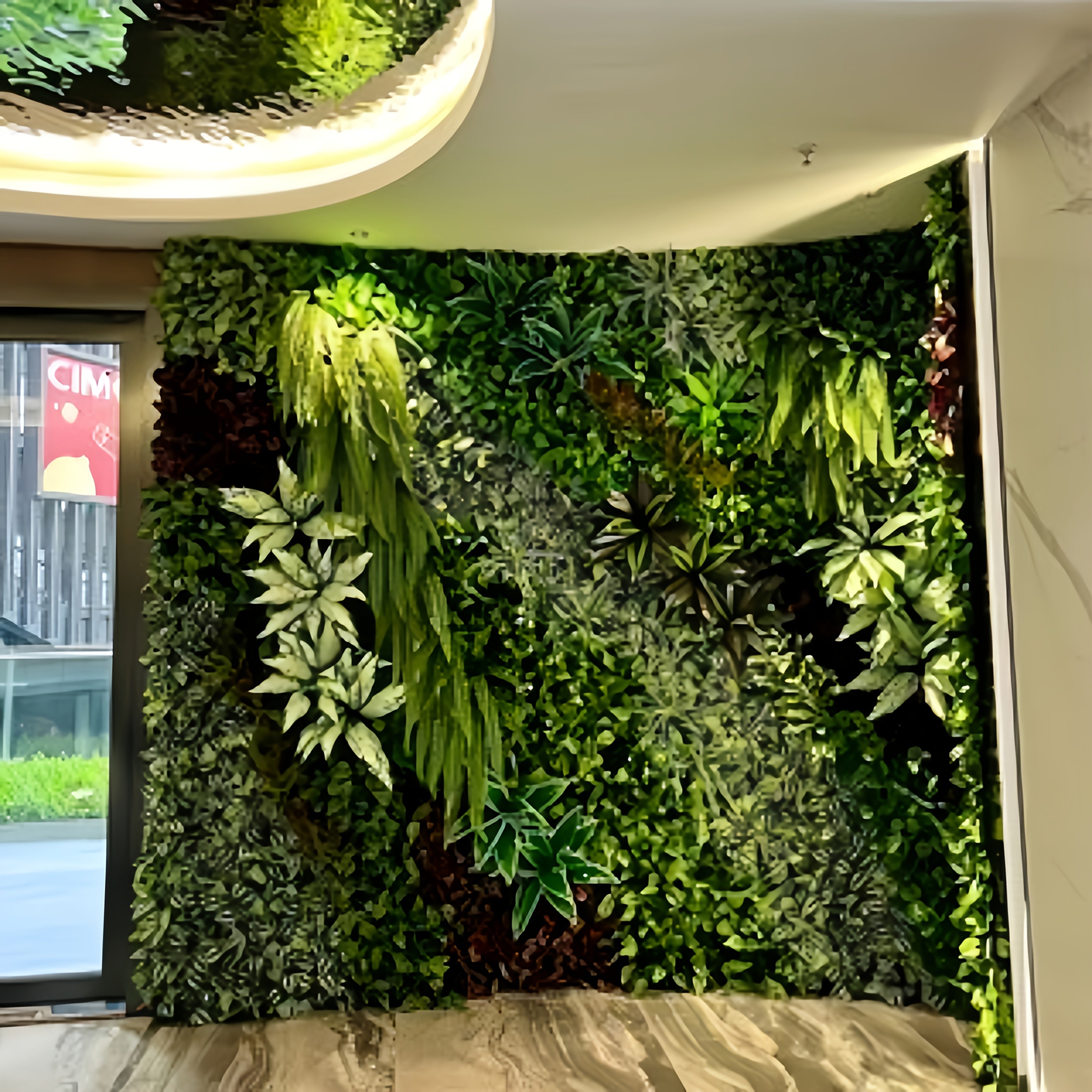 Painel de parede artificial resistente a UV - Verde luxuriante com folhagem e flores vibrantes, 24" x 16", perfeito para decoração de casa e jardim, arte de cortar pendurado ao ar livre, plástico durável, ideal para todos os tipos de quartos, decoração d
