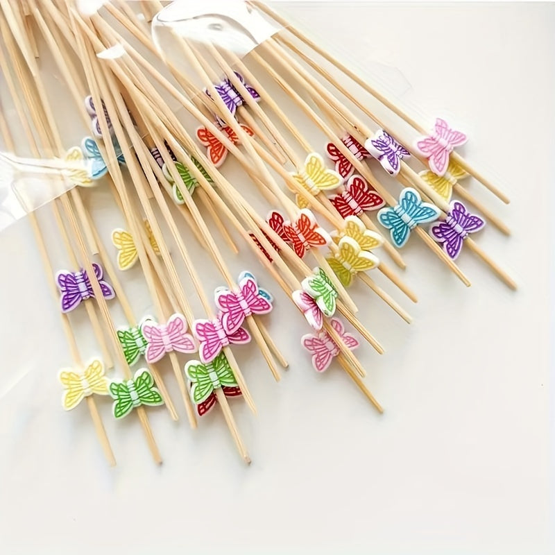 50/100pcs Palillos de Cóctel de Bambú con Mariposas Coloridas - Brochetas Desechables para Frutas para Fiestas, Días Festivos y Decoraciones de Mesa, Diseño Elegante de Mariposas en Colores Surtidos (Rojo, Amarillo, Azul, Morado)