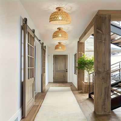 Linterna de techo semicircular rústica marrón con cabeza de lámpara de madera y jaula metálica de ratán para sala de estar, pasillo, baño, cocina, dormitorio, galería interior, cafetería - compatible con bombillas E26/E27 (bombillas no incluidas)