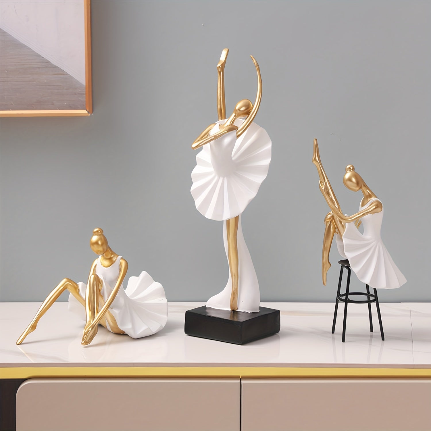 Escultura de Resina Elegante Bailarina de Ballet Dorada - Decoración Estilosa para Salón, Dormitorio o Estudio - ¡El Regalo Perfecto de San Valentín para Amigos y Enamorados!