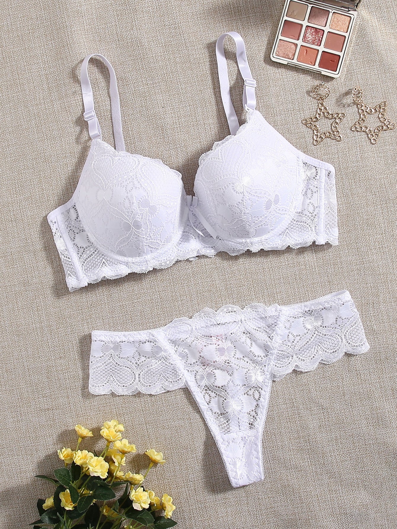 Set de lenceria con corazon con encaje con aro