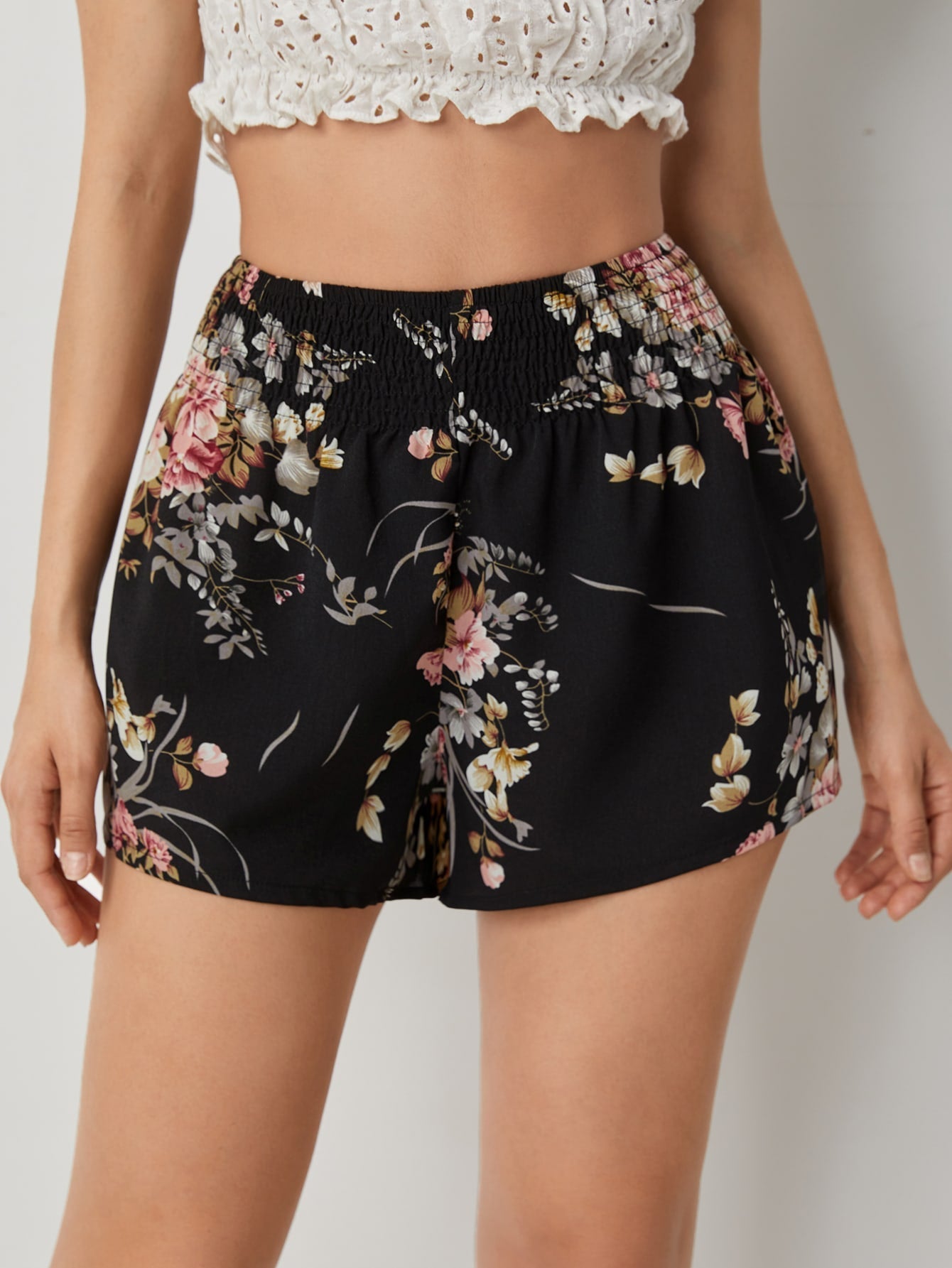 Shorts floral de cintura fruncido