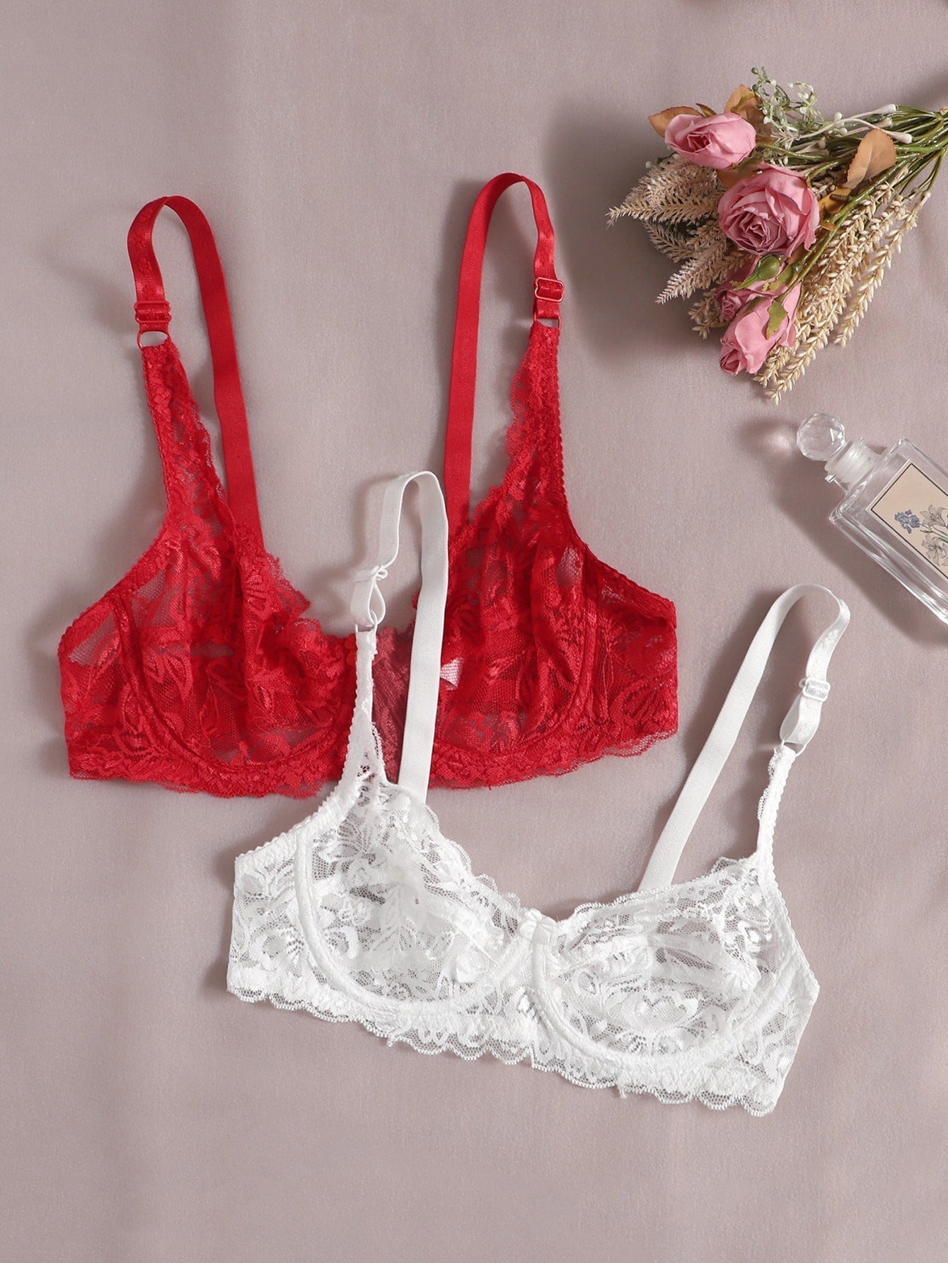 Conjunto De Lenceria De Dos Piezas De Encaje Floral Con Sujetador Con Aros