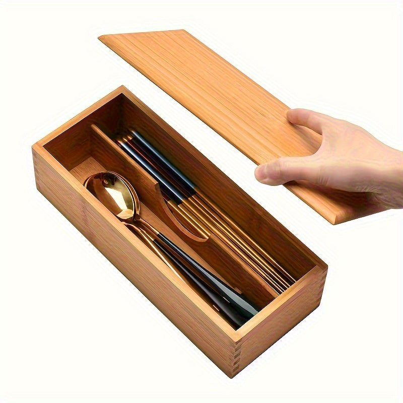 Un contenedor de almacenamiento de cubiertos con tapa - un organizador de cocina conveniente para palillos, tenedores y cucharas, con un diseño de madera de dos secciones, un portacubiertos portátil.