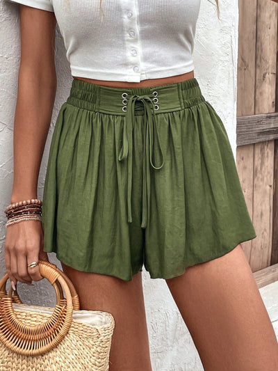 Shorts de pierna ancha con ojal con cordon delantero
