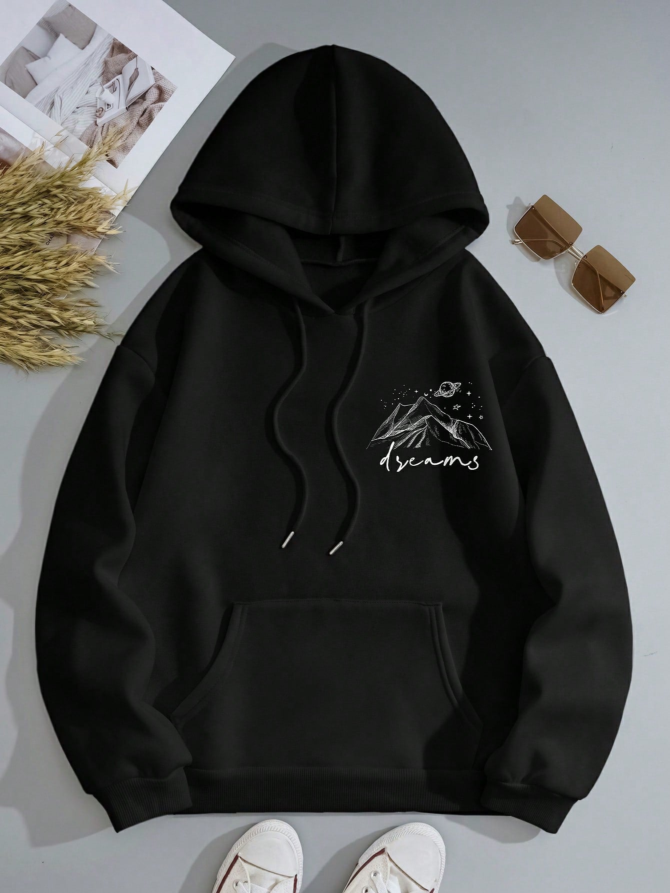 Essnce capucha con estampado de montana y slogan con bolsillo de canguro con cordon