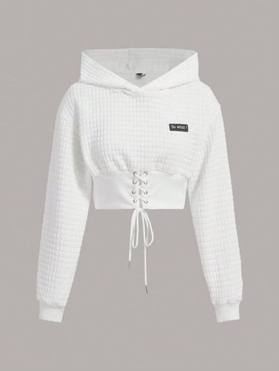 Ezwear capucha crop con slogan con parche con cordon delantero de hombros caidos