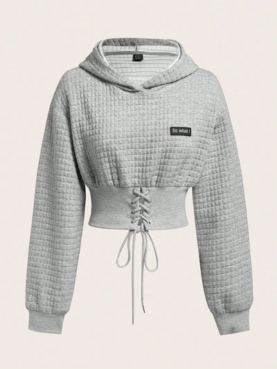 Ezwear capucha crop con slogan con parche con cordon delantero de hombros caidos