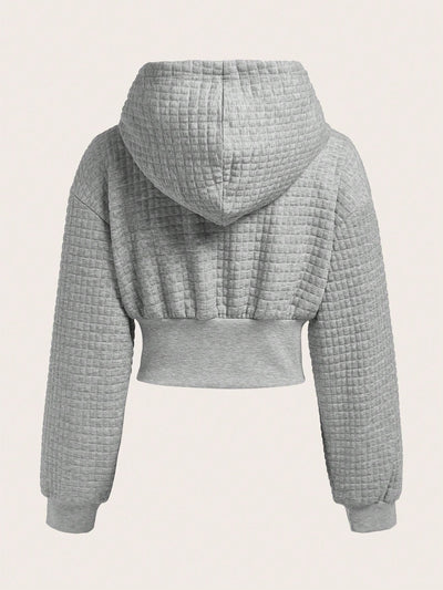 Ezwear capucha crop con slogan con parche con cordon delantero de hombros caidos