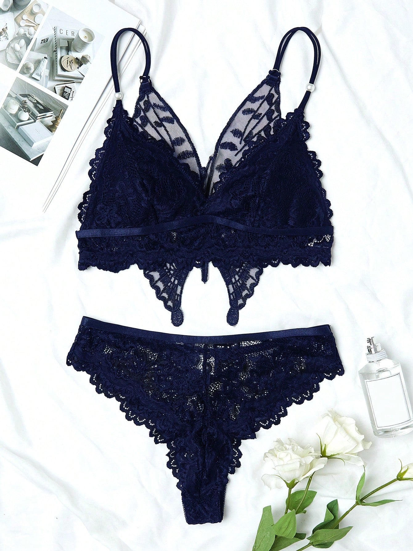 Set de lenceria con encaje floral con diseno de mariposa