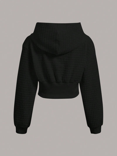 Ezwear capucha crop con slogan con parche con cordon delantero de hombros caidos
