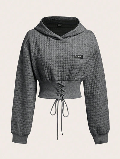 Ezwear capucha crop con slogan con parche con cordon delantero de hombros caidos