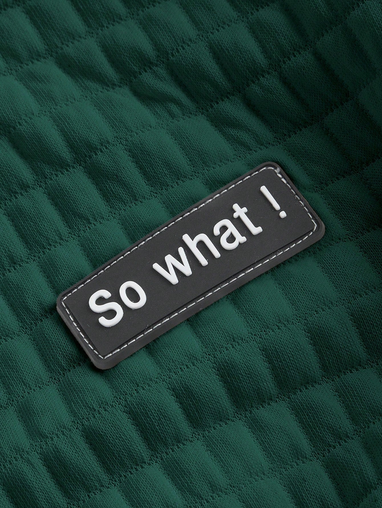 Ezwear capucha crop con slogan con parche con cordon delantero de hombros caidos