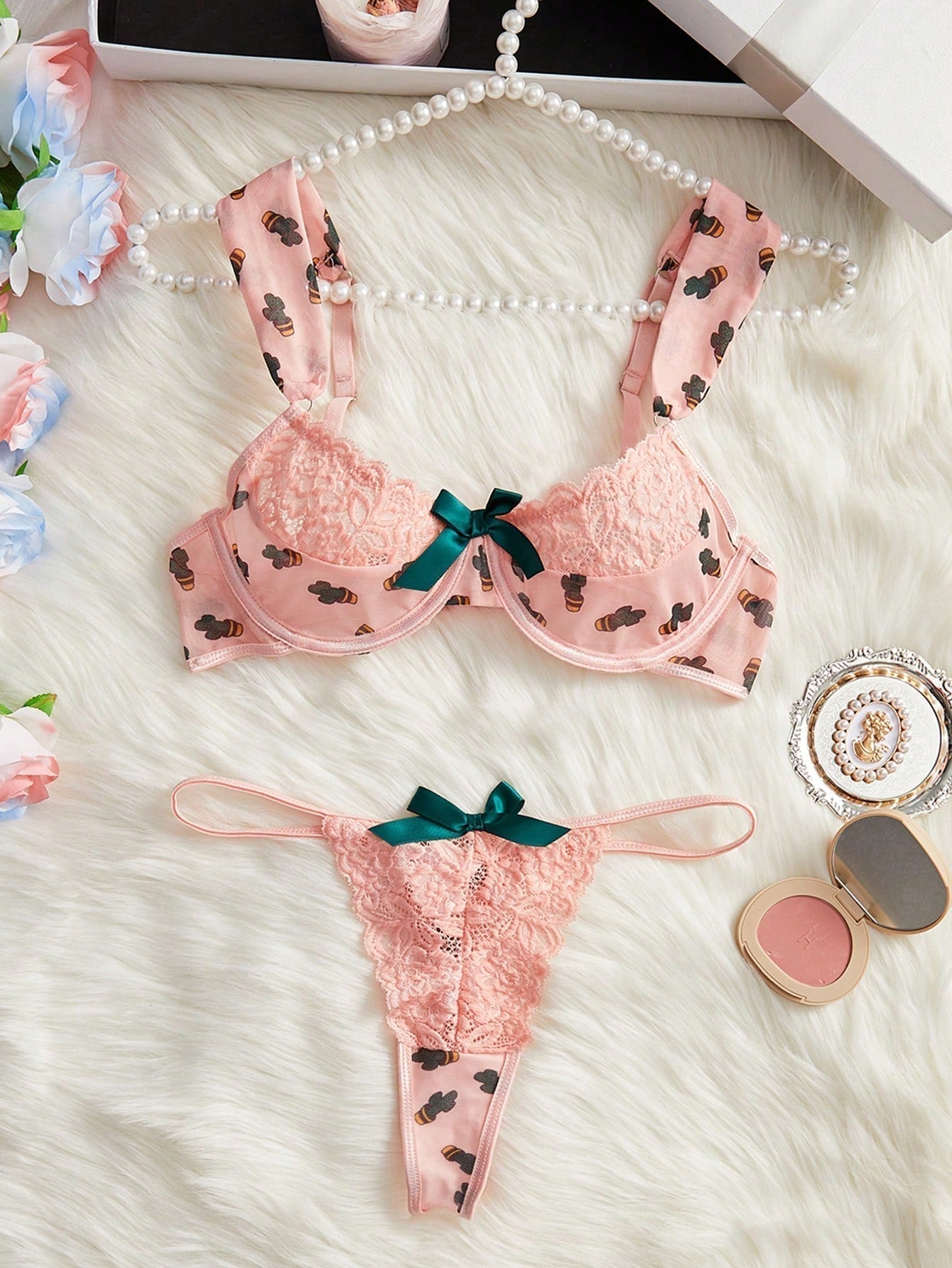 Conjunto De Sujetador Y Tanga Para Mujer Con Encaje Y Malla Y Con Aros