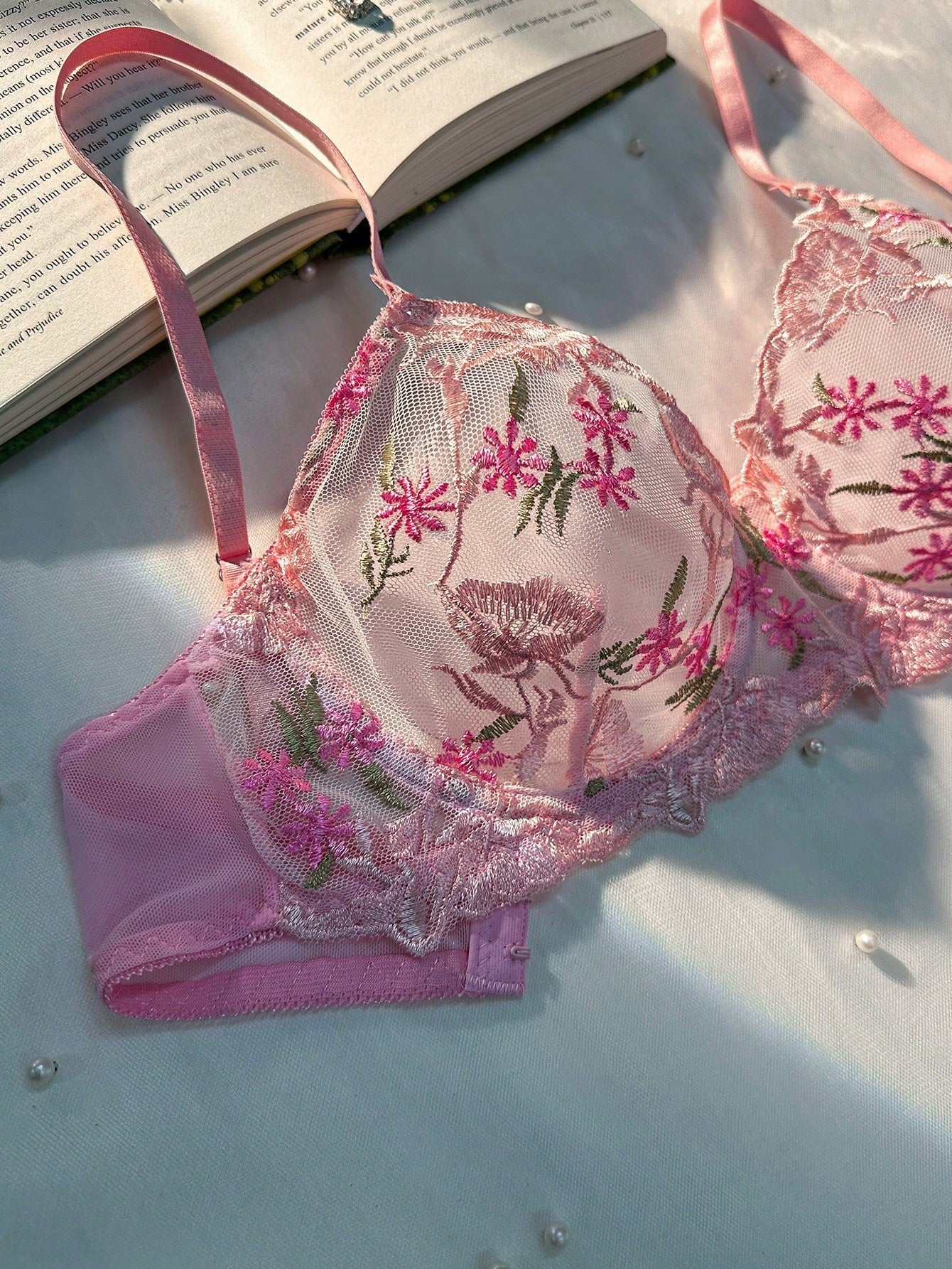 Sujetador de lenceria femenina con bordado romantico de flores