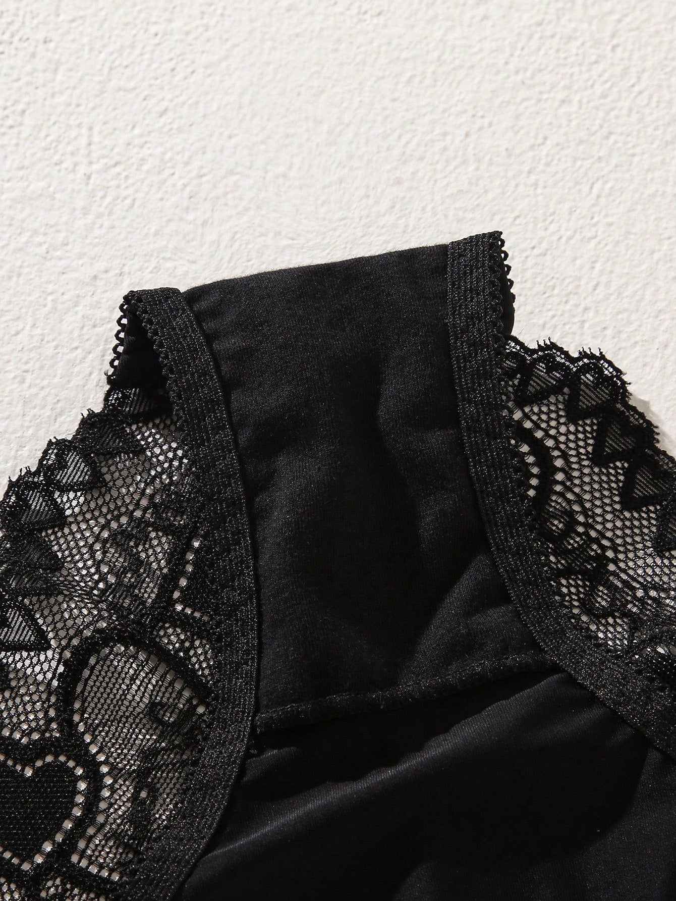 Juego de ropa interior femenina con diseno de mariposa en la parte trasera que incluye una prenda inferior y una parte superior