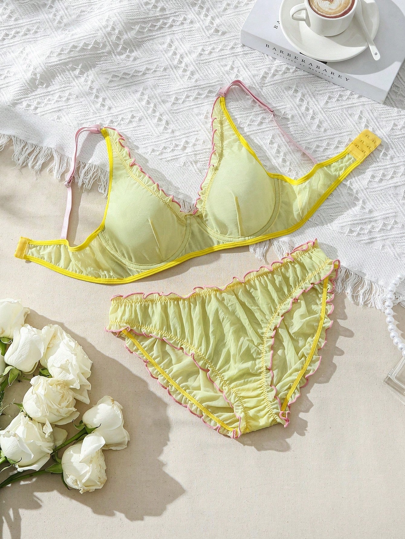 Conjunto de ropa interior de mujer de malla de encaje con diseno de empalme