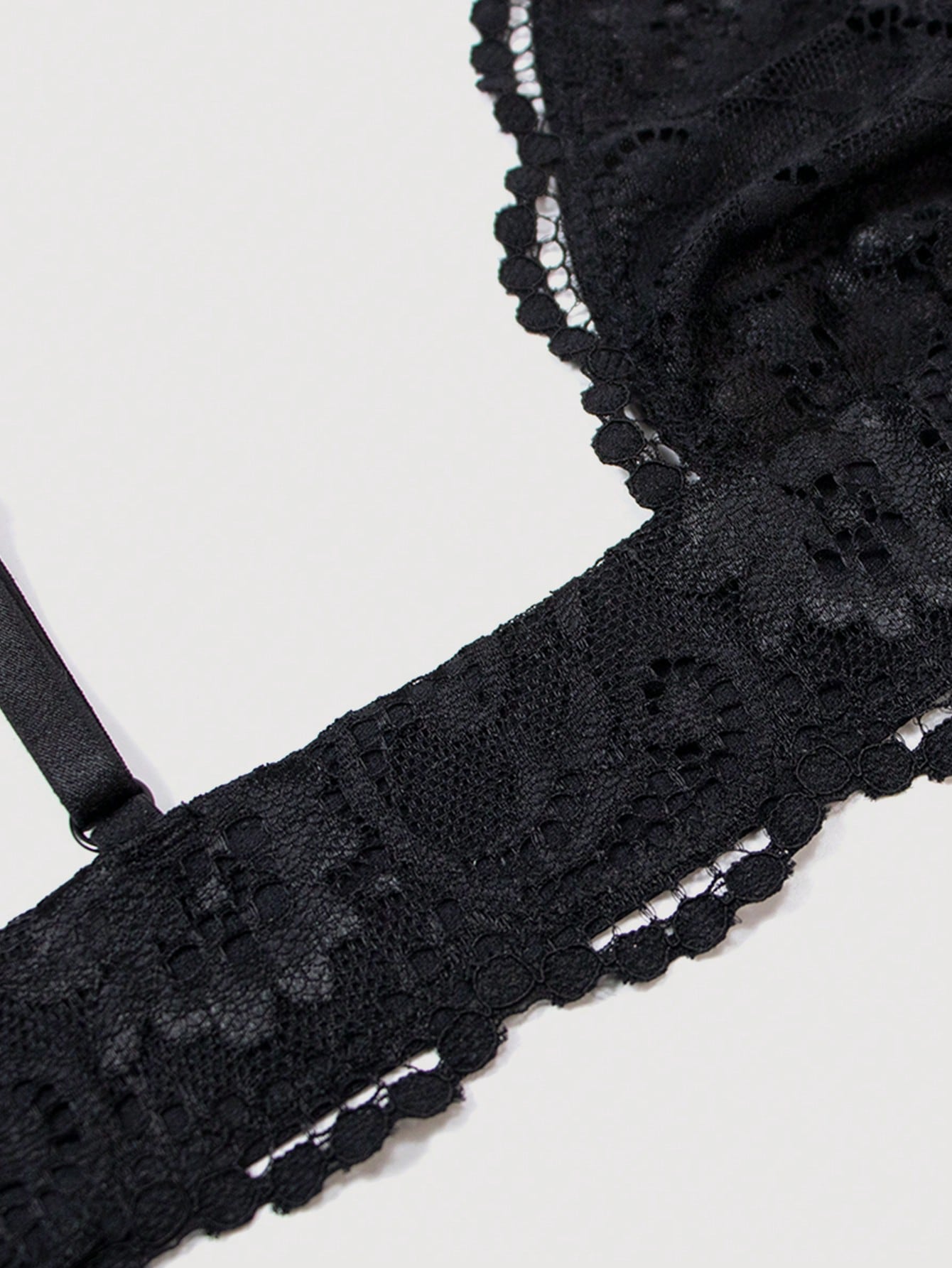 Sosten sexy y comodo de copa triangular de encaje negro para mujer con tirantes delgados