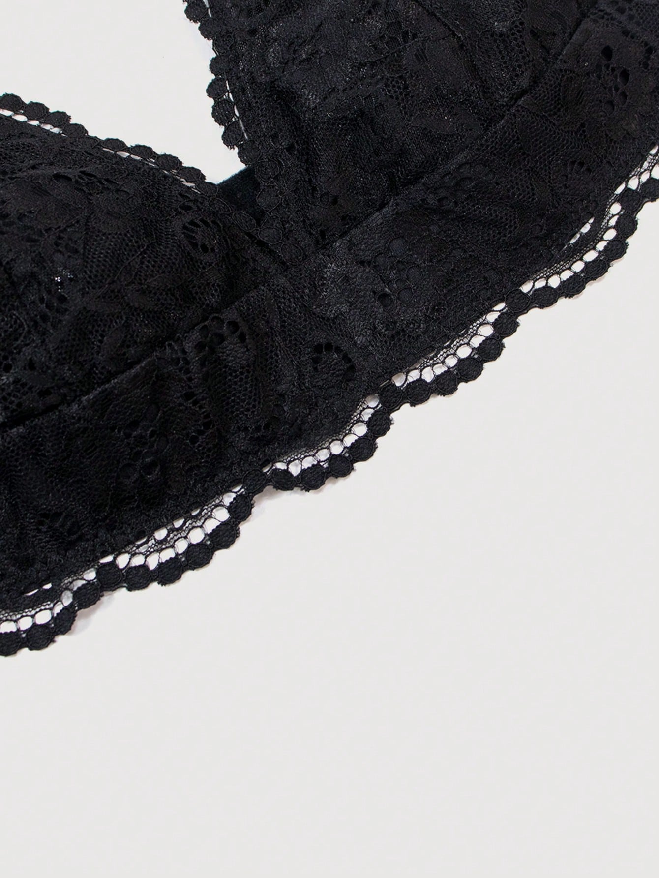 Sosten sexy y comodo de copa triangular de encaje negro para mujer con tirantes delgados